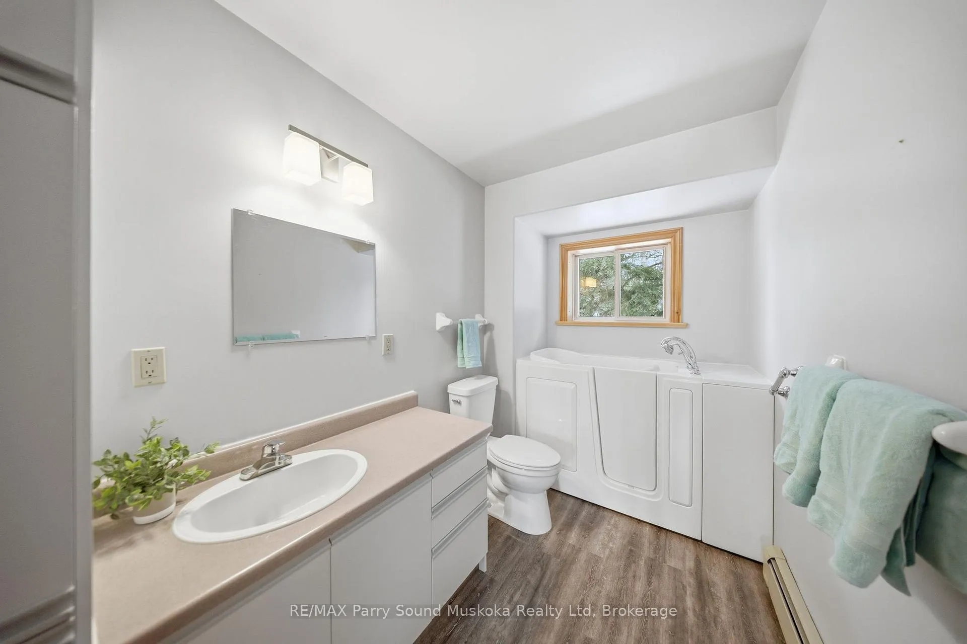 Photo 19 of 47 Lake Forest Drive, McDougall — HOMEH