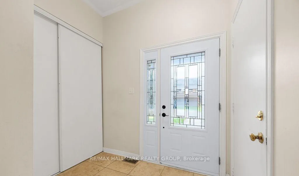 Photo 2 of 6059 Pineglade Crescent, Ottawa, Chapel Hill South - Orleans Village — HOMEH