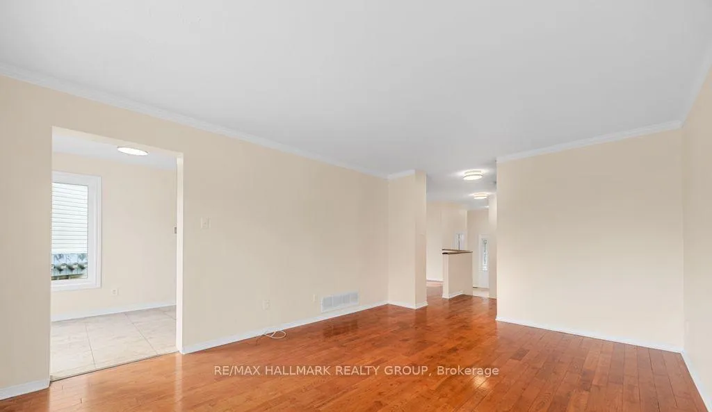 Photo 4 of 6059 Pineglade Crescent, Ottawa, Chapel Hill South - Orleans Village — HOMEH