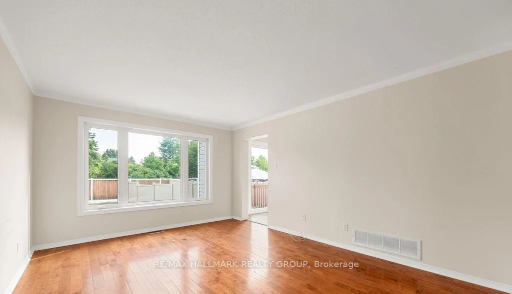 Photo 5 of 6059 Pineglade Crescent, Ottawa, Chapel Hill South - Orleans Village — HOMEH