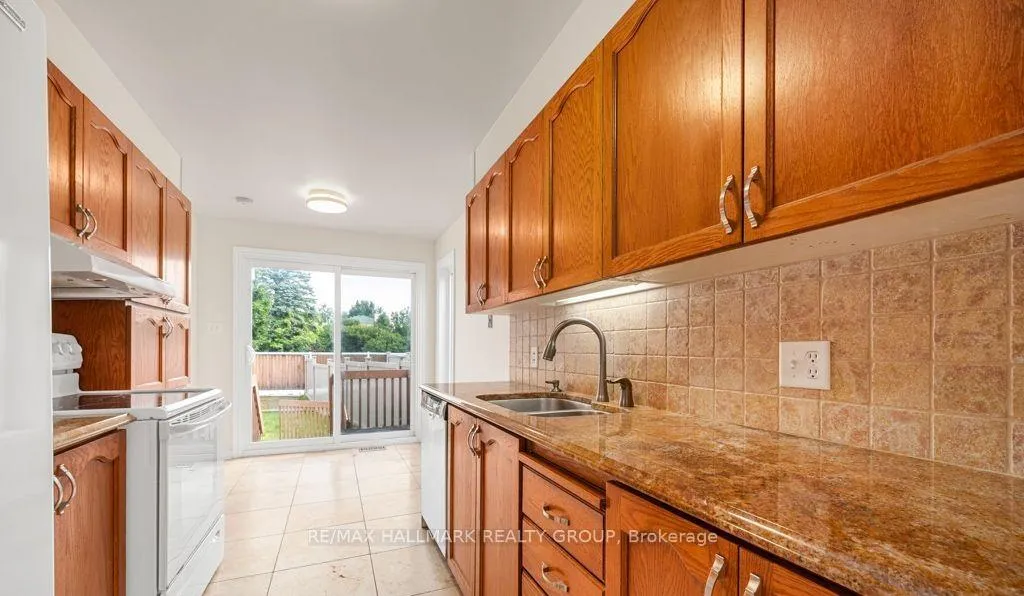 Photo 6 of 6059 Pineglade Crescent, Ottawa, Chapel Hill South - Orleans Village — HOMEH