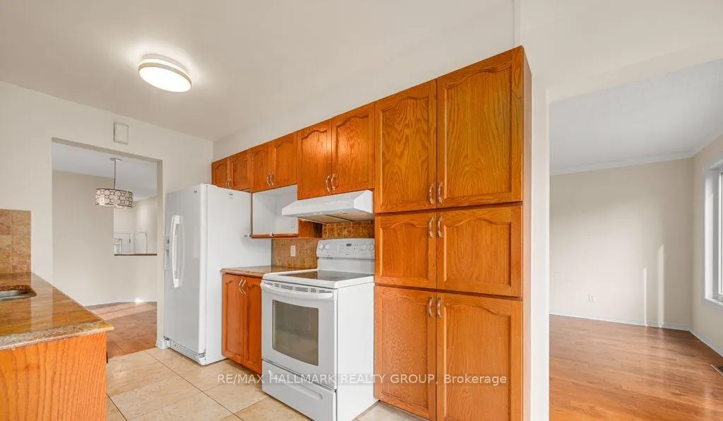 Photo 7 of 6059 Pineglade Crescent, Ottawa, Chapel Hill South - Orleans Village — HOMEH