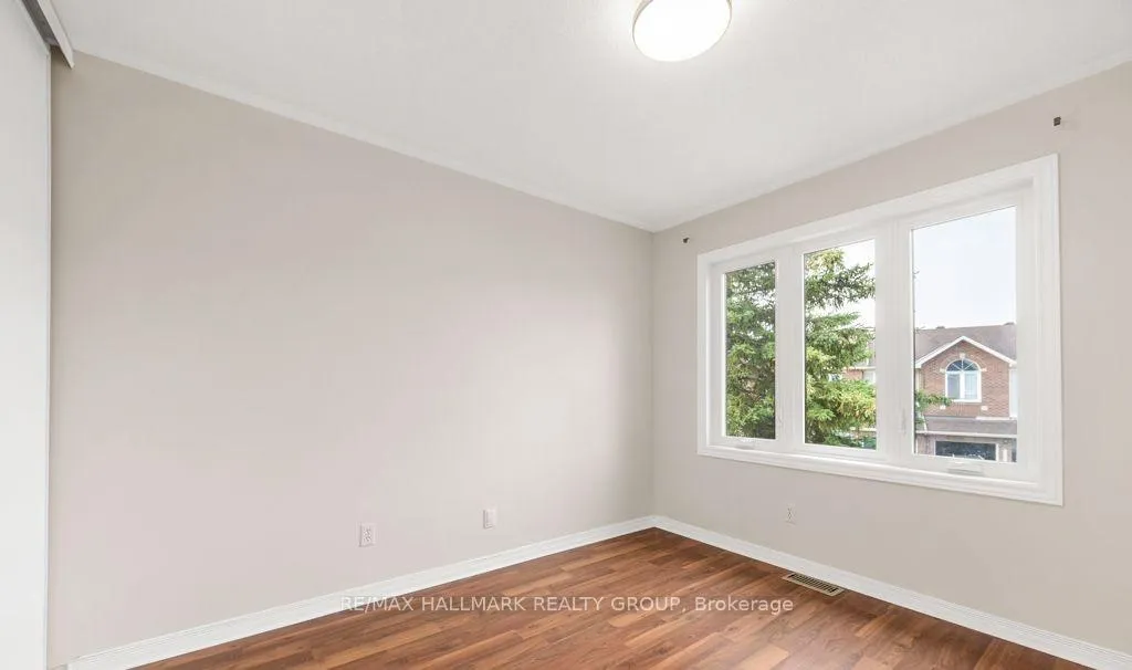 Photo 11 of 6059 Pineglade Crescent, Ottawa, Chapel Hill South - Orleans Village — HOMEH