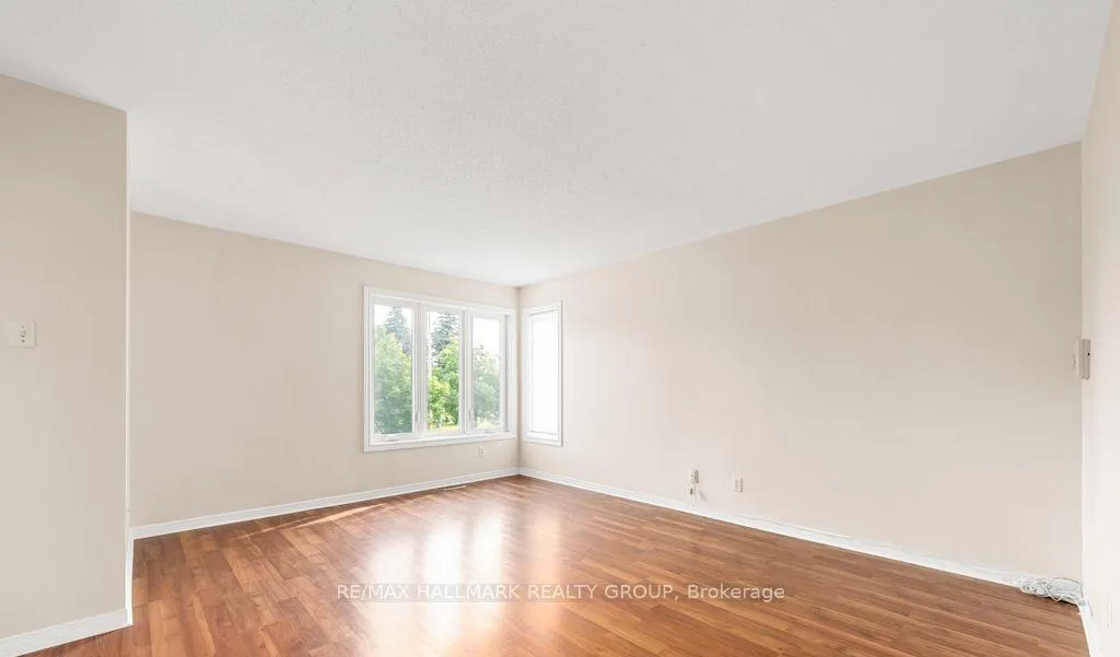 Photo 14 of 6059 Pineglade Crescent, Ottawa, Chapel Hill South - Orleans Village — HOMEH