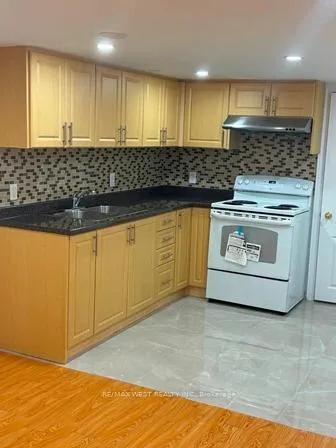 Photo 4 of 12 Haviland Circle, Brampton, Sandringham-Wellington — HOMEH