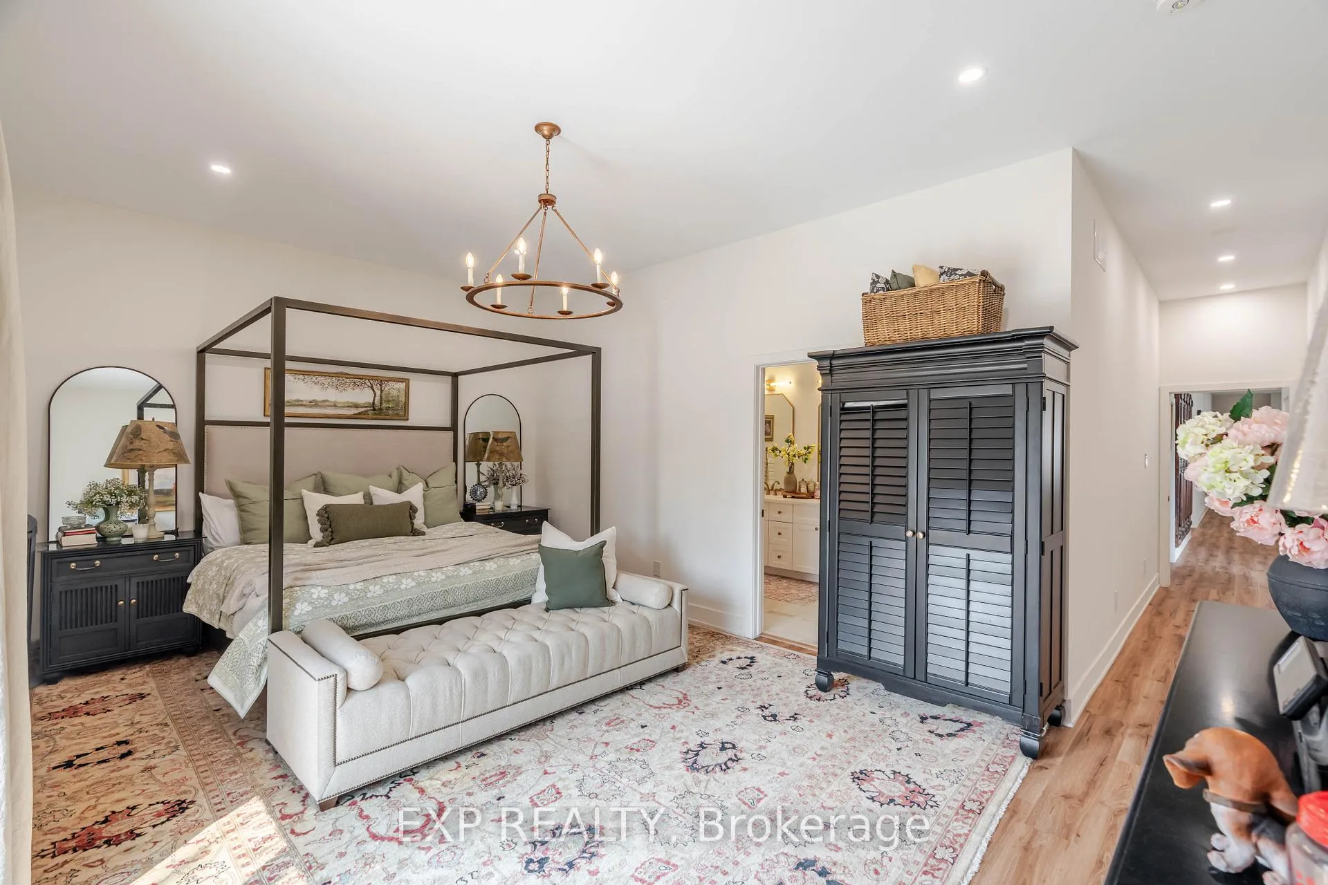 Photo 24 of 12 Viewmount Drive, Ottawa, Meadowlands/Crestview — HOMEH
