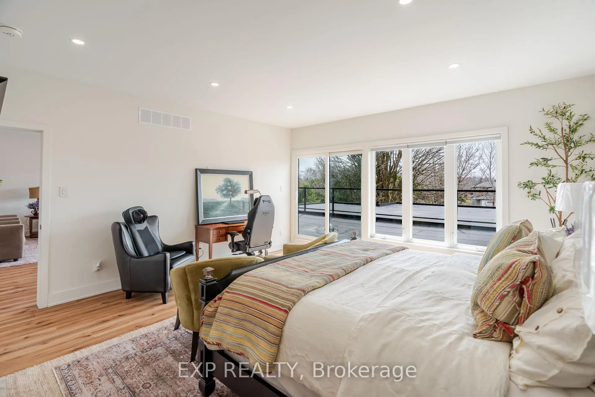Photo 37 of 12 Viewmount Drive, Ottawa, Meadowlands/Crestview — HOMEH