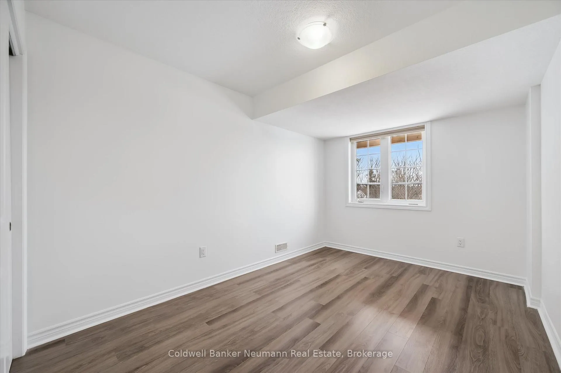 Photo 21 of Unit 103, 5 Cityview Drive S, Guelph, Grange Road — HOMEH