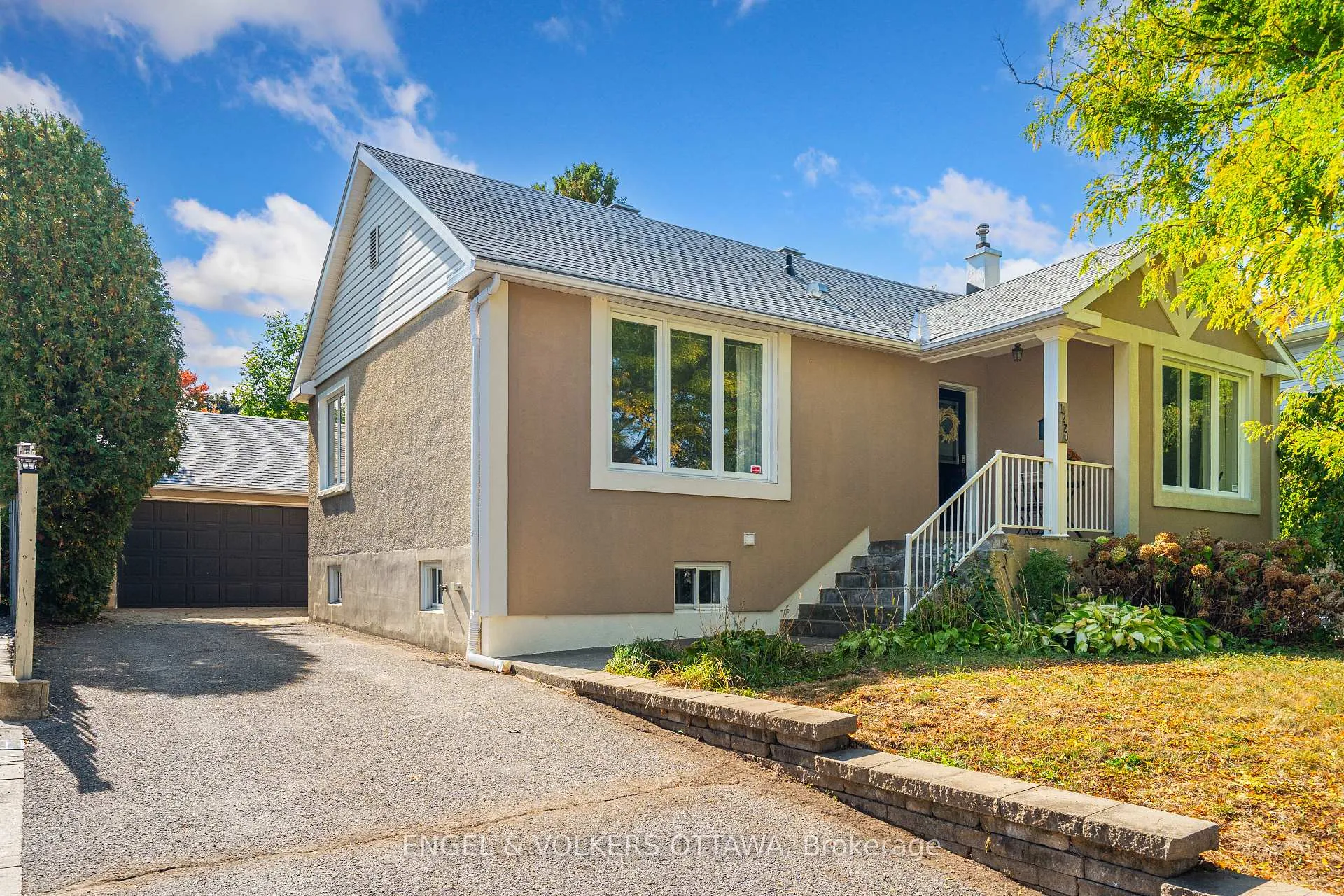 Photo 3 of 1270 Cheverton Avenue, Ottawa, Alta Vista — HOMEH