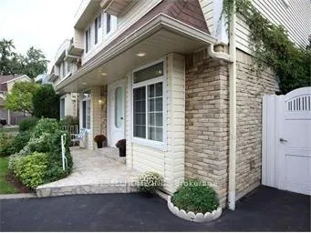 Photo 2 of 1142 Jamesway Boulevard, Oakville, Falgarwood — HOMEH
