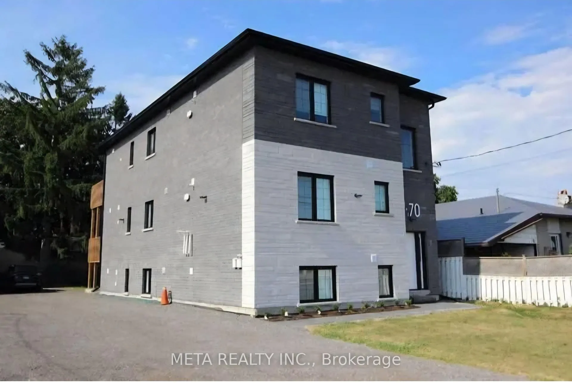 Front of Unit 2, 70 Taunton Road W