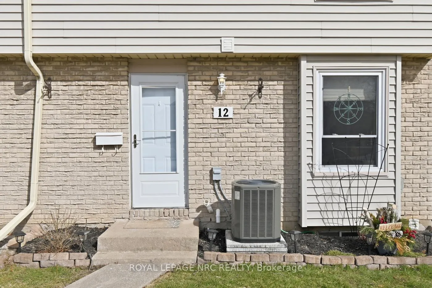 Photo 2 of Unit 12, 242 Lakeport Drive, St. Catharines, Lakeport — HOMEH