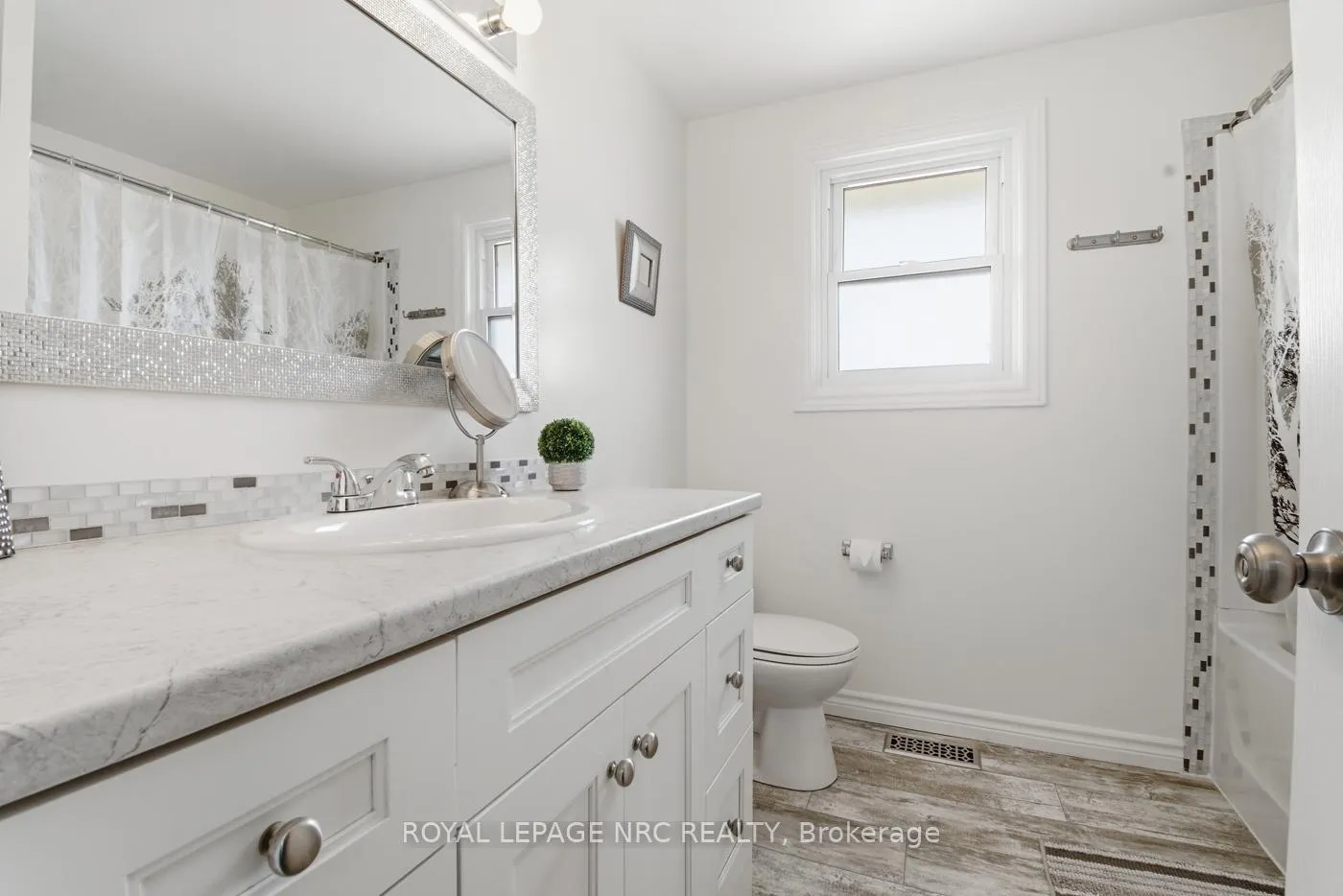 Photo 17 of Unit 12, 242 Lakeport Drive, St. Catharines, Lakeport — HOMEH