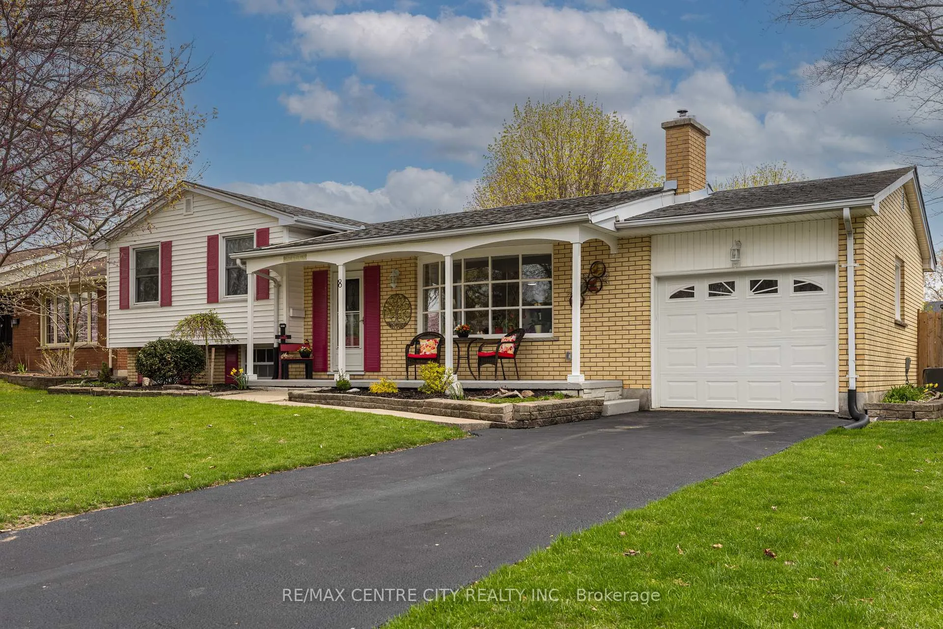 Photo 1 of 8 Parkview Drive, St. Thomas — HOMEH