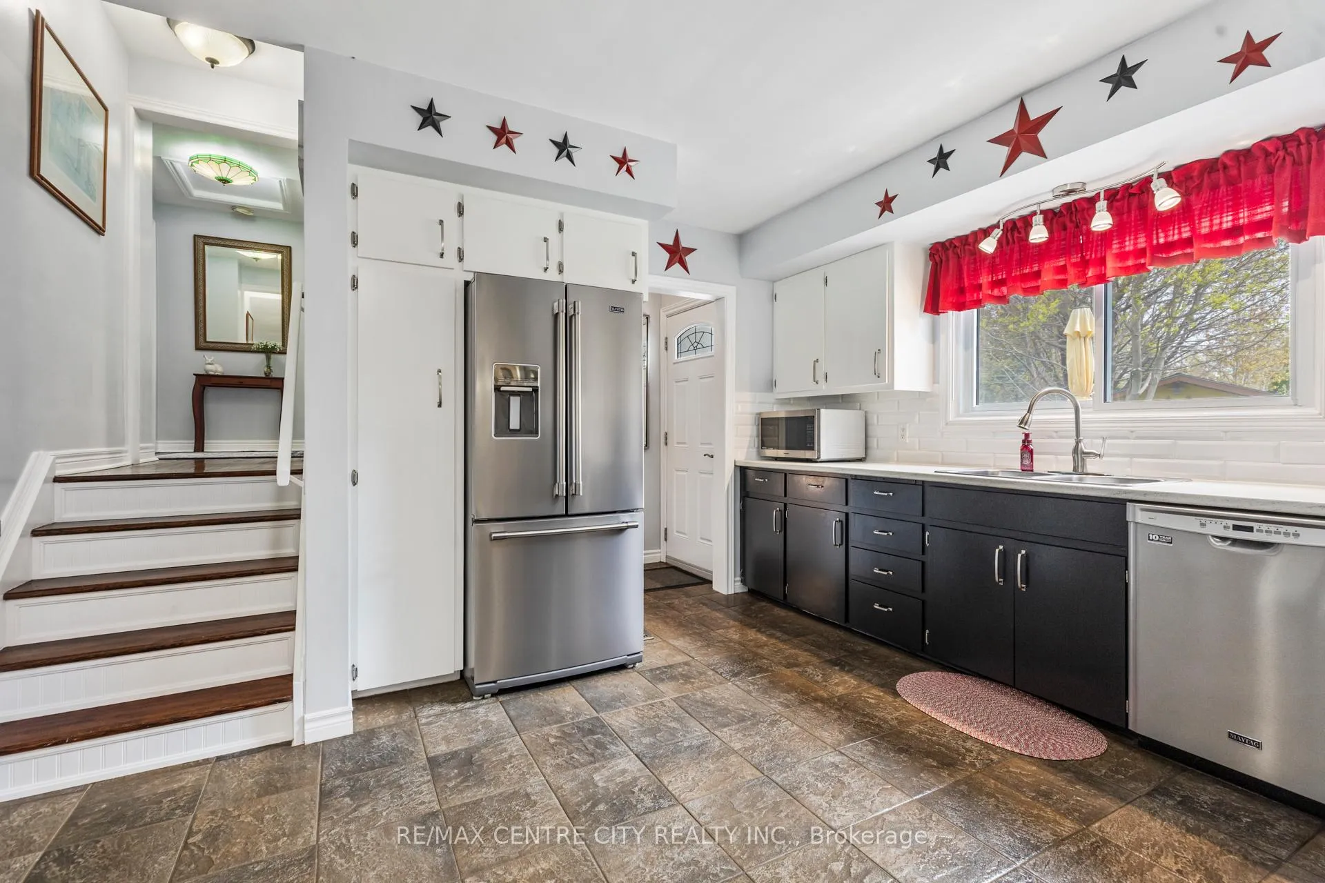 Photo 8 of 8 Parkview Drive, St. Thomas — HOMEH