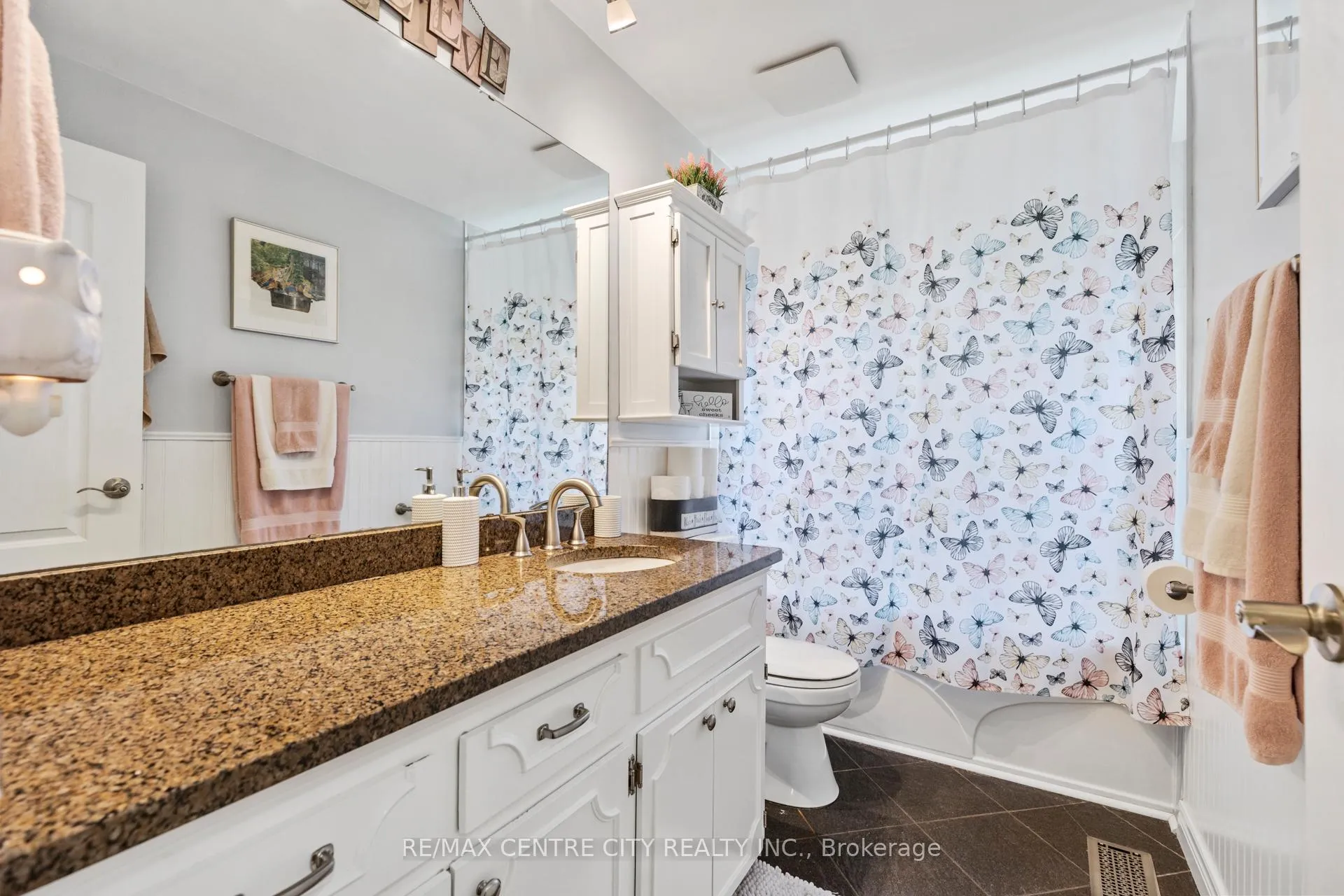 Photo 14 of 8 Parkview Drive, St. Thomas — HOMEH