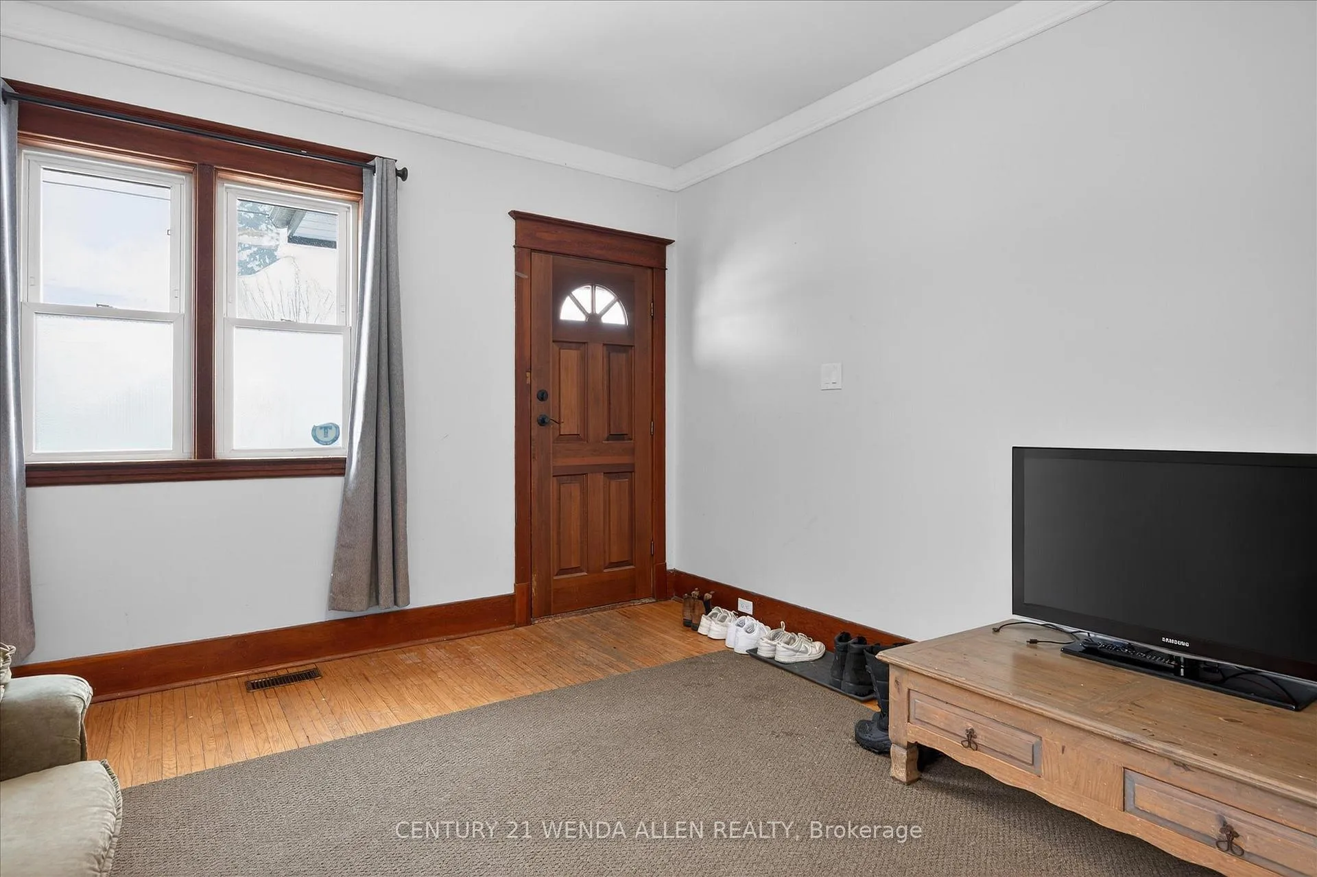 Photo 4 of 276 Mcgill Street, Peterborough, Otonabee Ward 1 — HOMEH