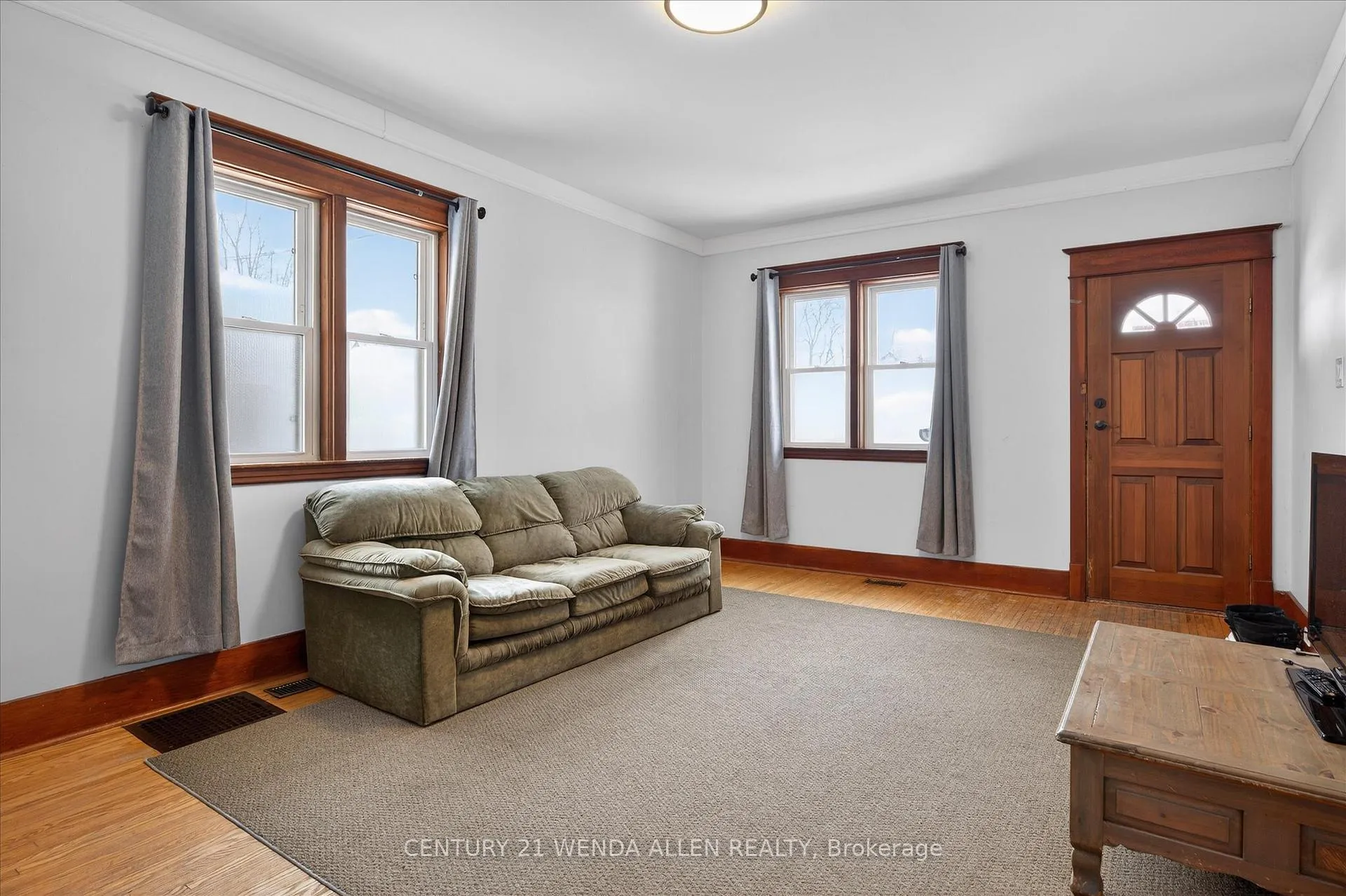 Photo 7 of 276 Mcgill Street, Peterborough, Otonabee Ward 1 — HOMEH