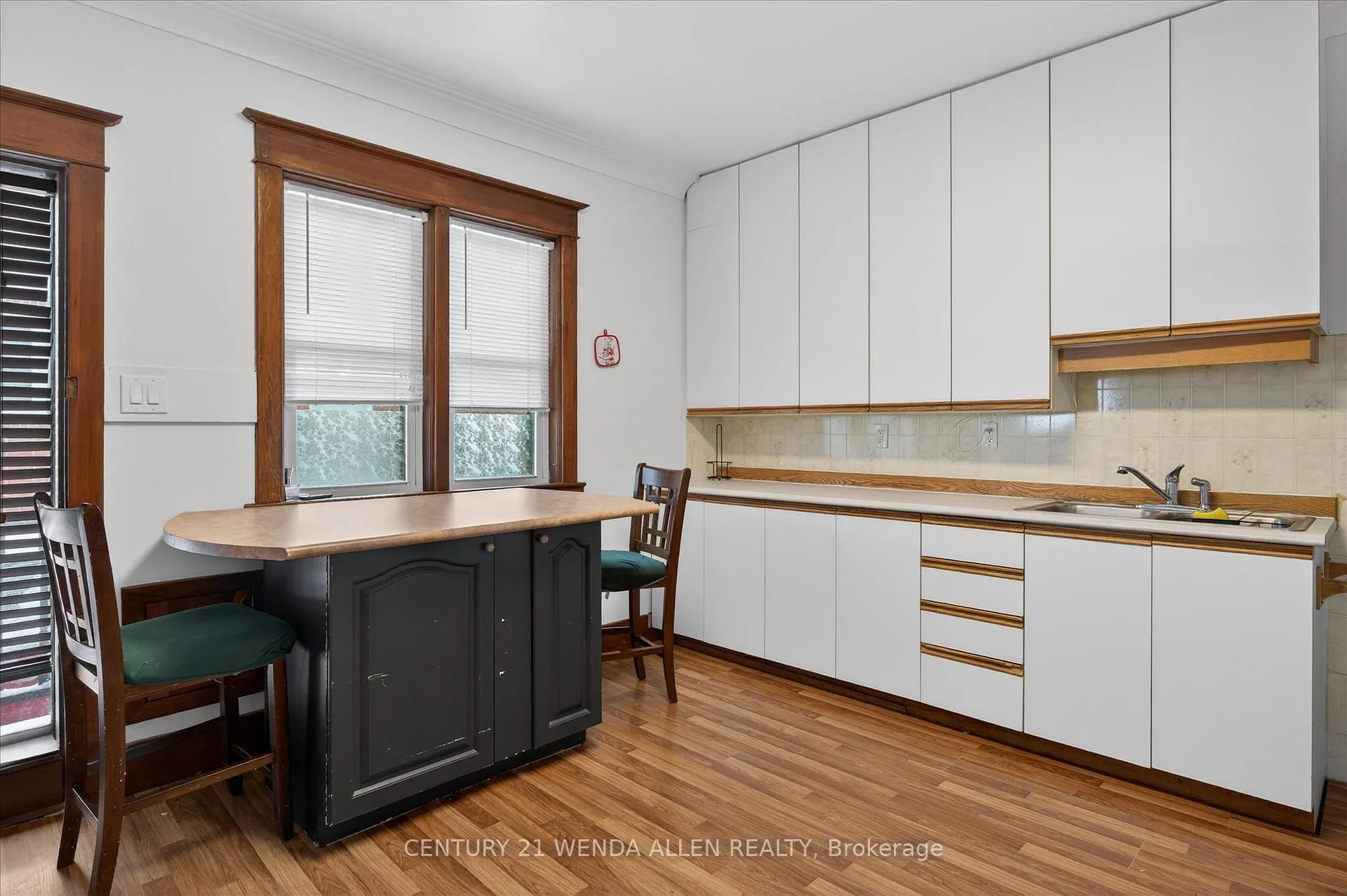 Photo 9 of 276 Mcgill Street, Peterborough, Otonabee Ward 1 — HOMEH