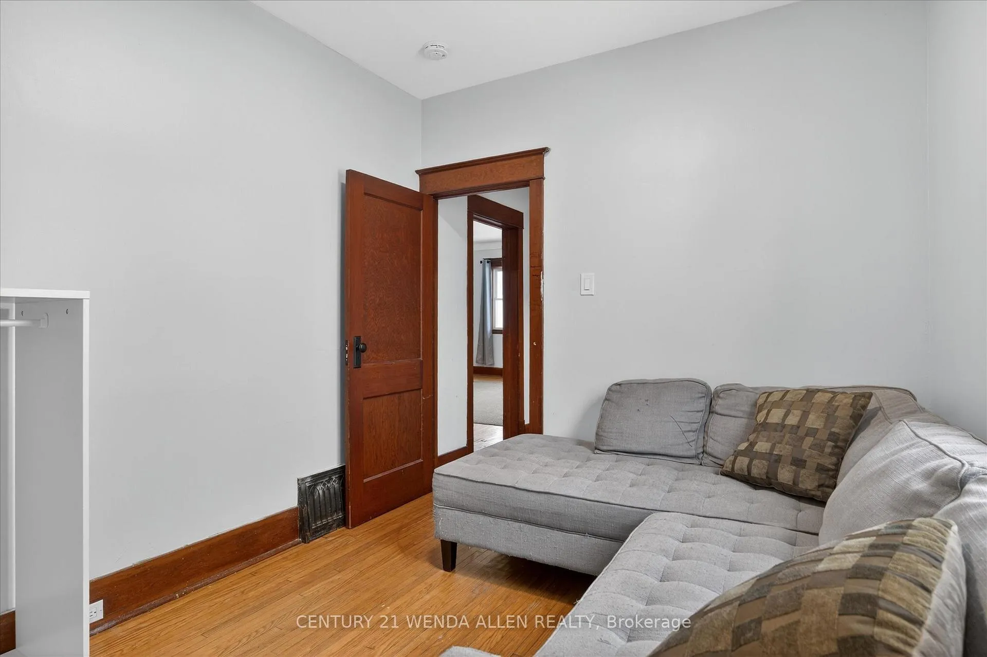 Photo 13 of 276 Mcgill Street, Peterborough, Otonabee Ward 1 — HOMEH