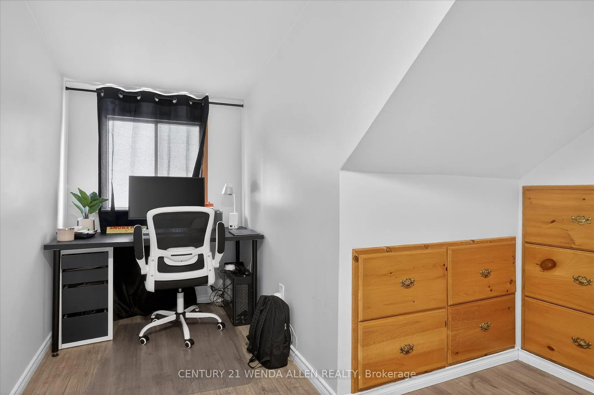 Photo 21 of 276 Mcgill Street, Peterborough, Otonabee Ward 1 — HOMEH