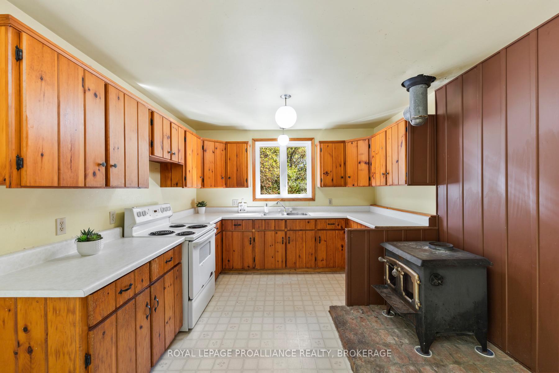 Photo 6 of 1136 Millhaven Road, Loyalist, Lennox and Addington - South — HOMEH