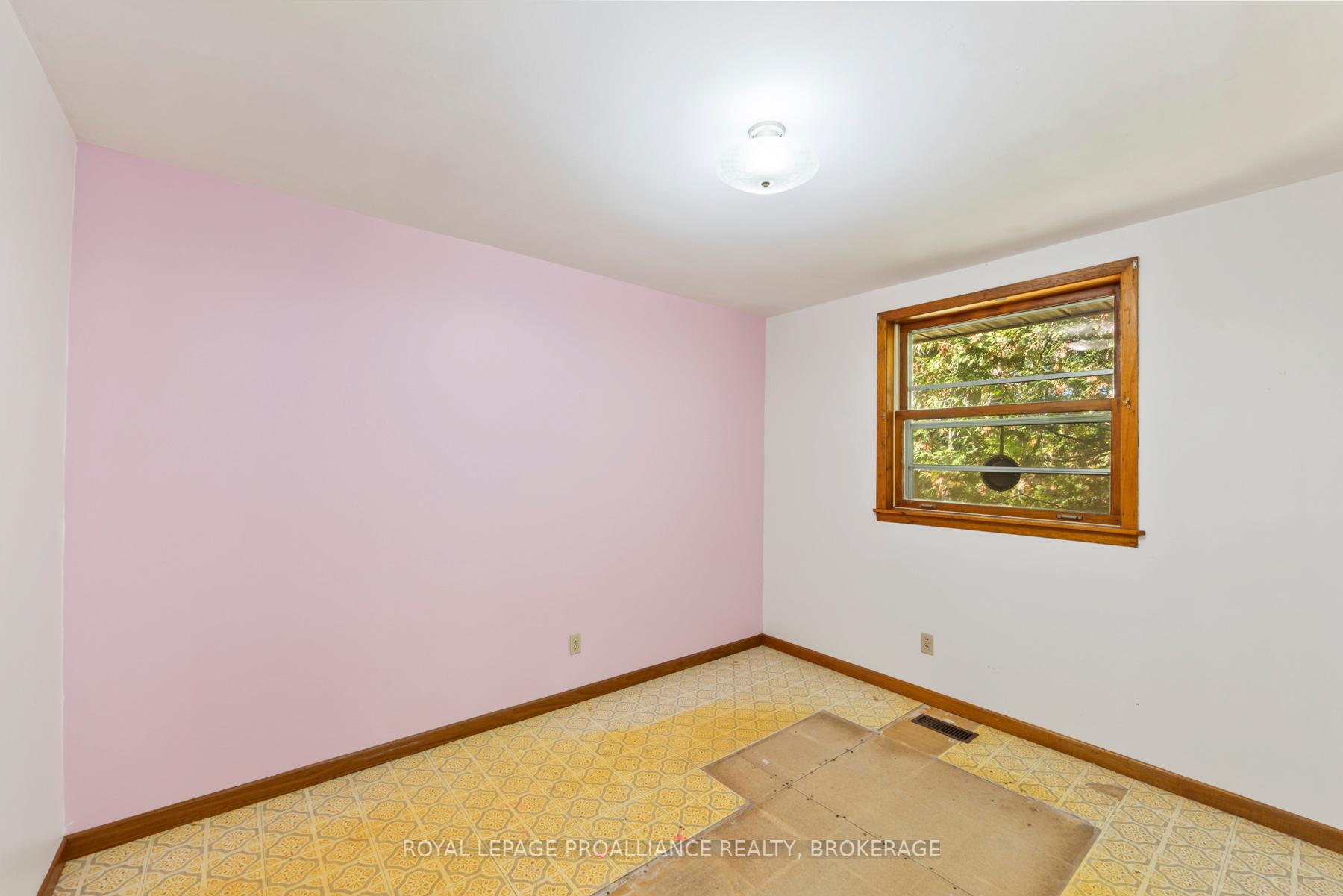 Photo 12 of 1136 Millhaven Road, Loyalist, Lennox and Addington - South — HOMEH