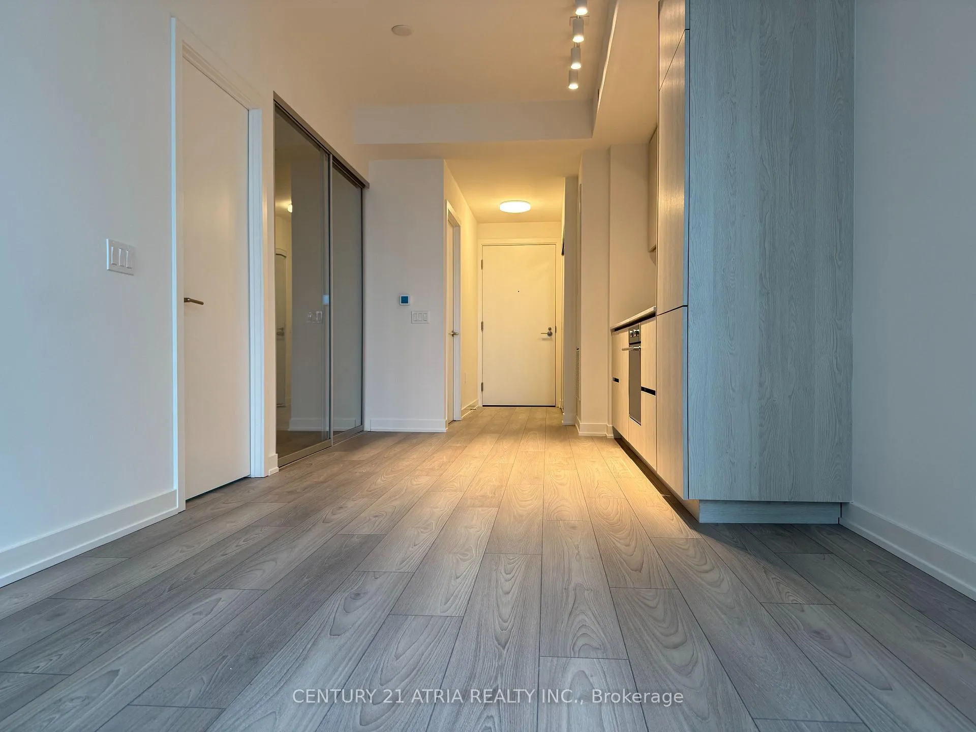 Photo 5 of Unit 2304, 110 Broadway Avenue, Toronto, Mount Pleasant West — HOMEH
