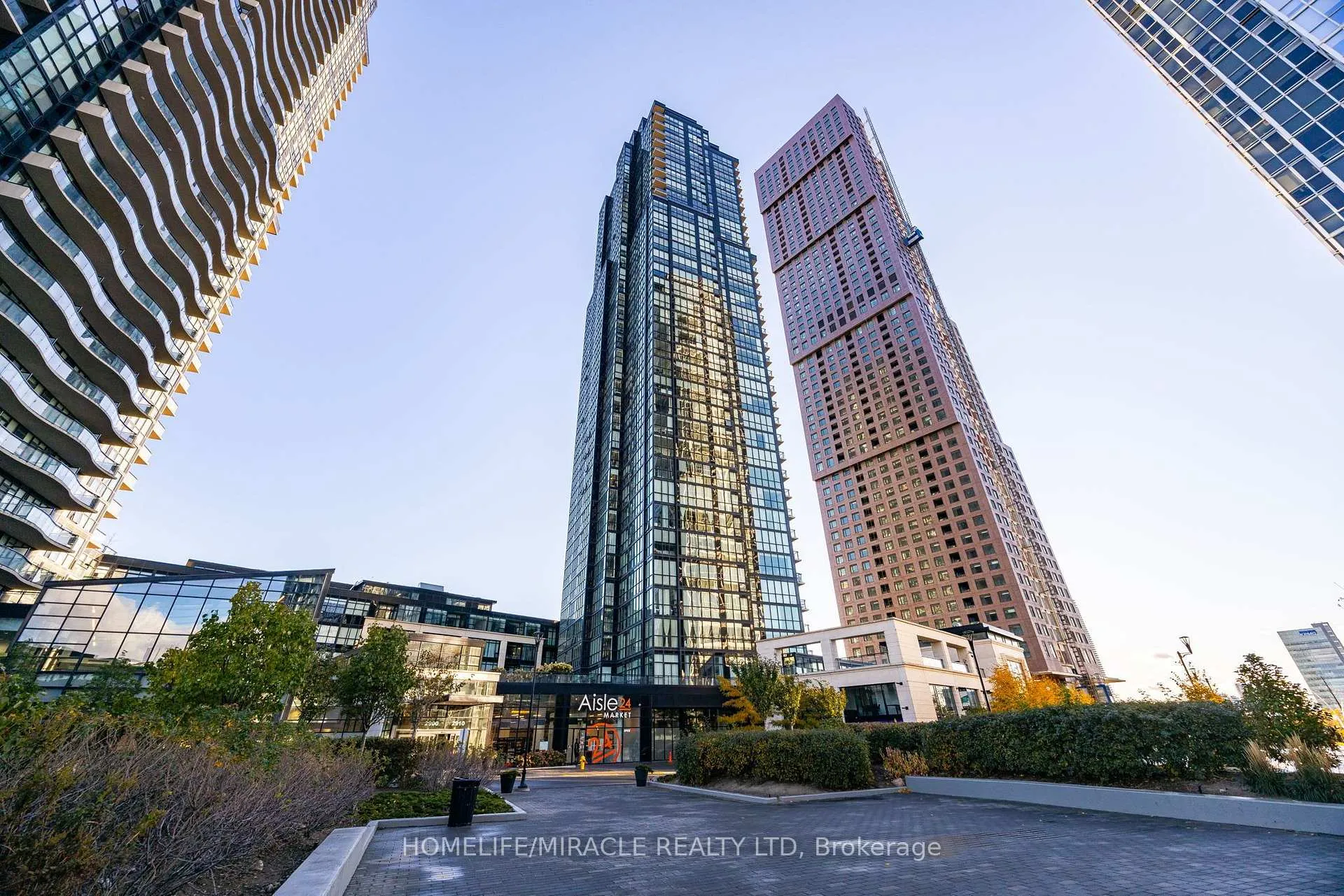 Photo 2 of Unit 3307, 2910 Highway 7 Road, Vaughan, Concord — HOMEH