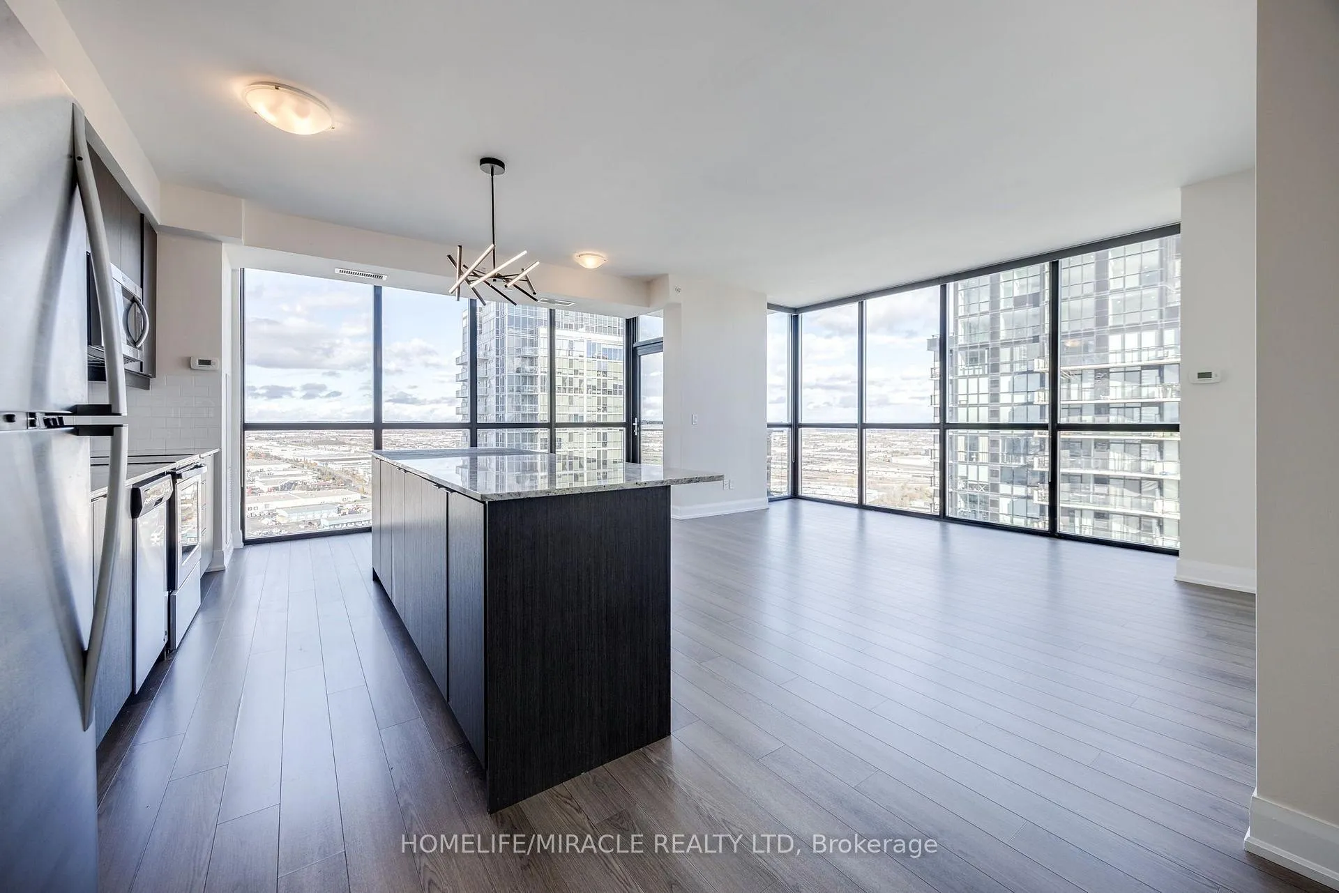 Photo 5 of Unit 3307, 2910 Highway 7 Road, Vaughan, Concord — HOMEH