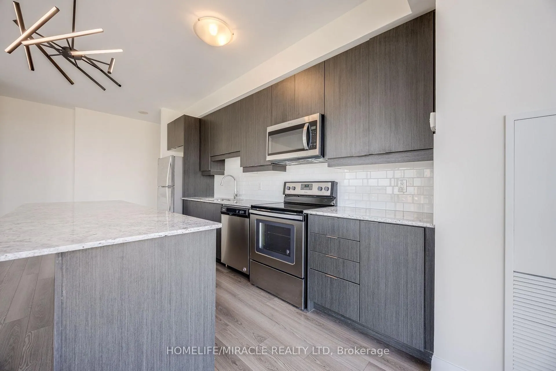 Photo 10 of Unit 3307, 2910 Highway 7 Road, Vaughan, Concord — HOMEH
