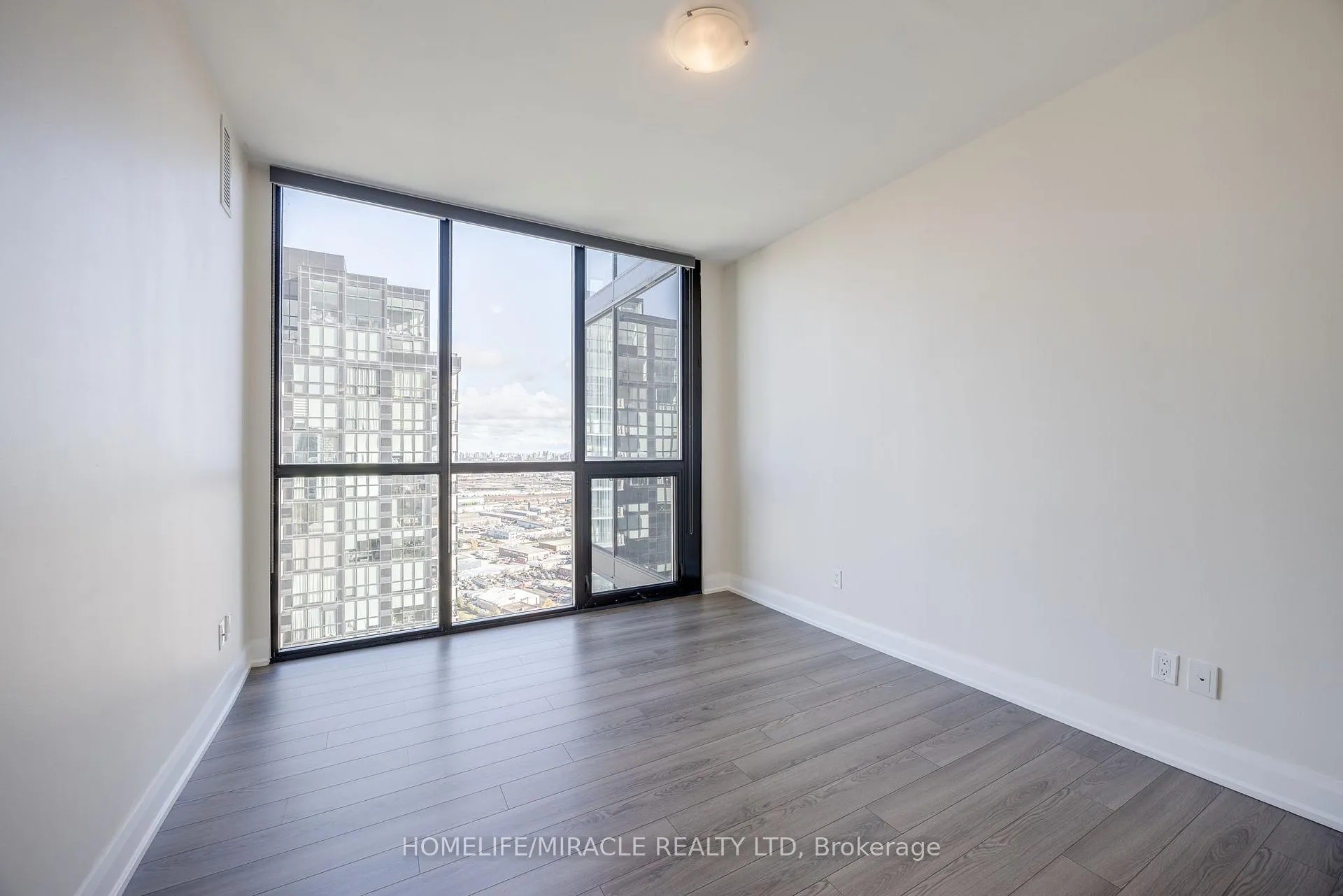 Photo 15 of Unit 3307, 2910 Highway 7 Road, Vaughan, Concord — HOMEH