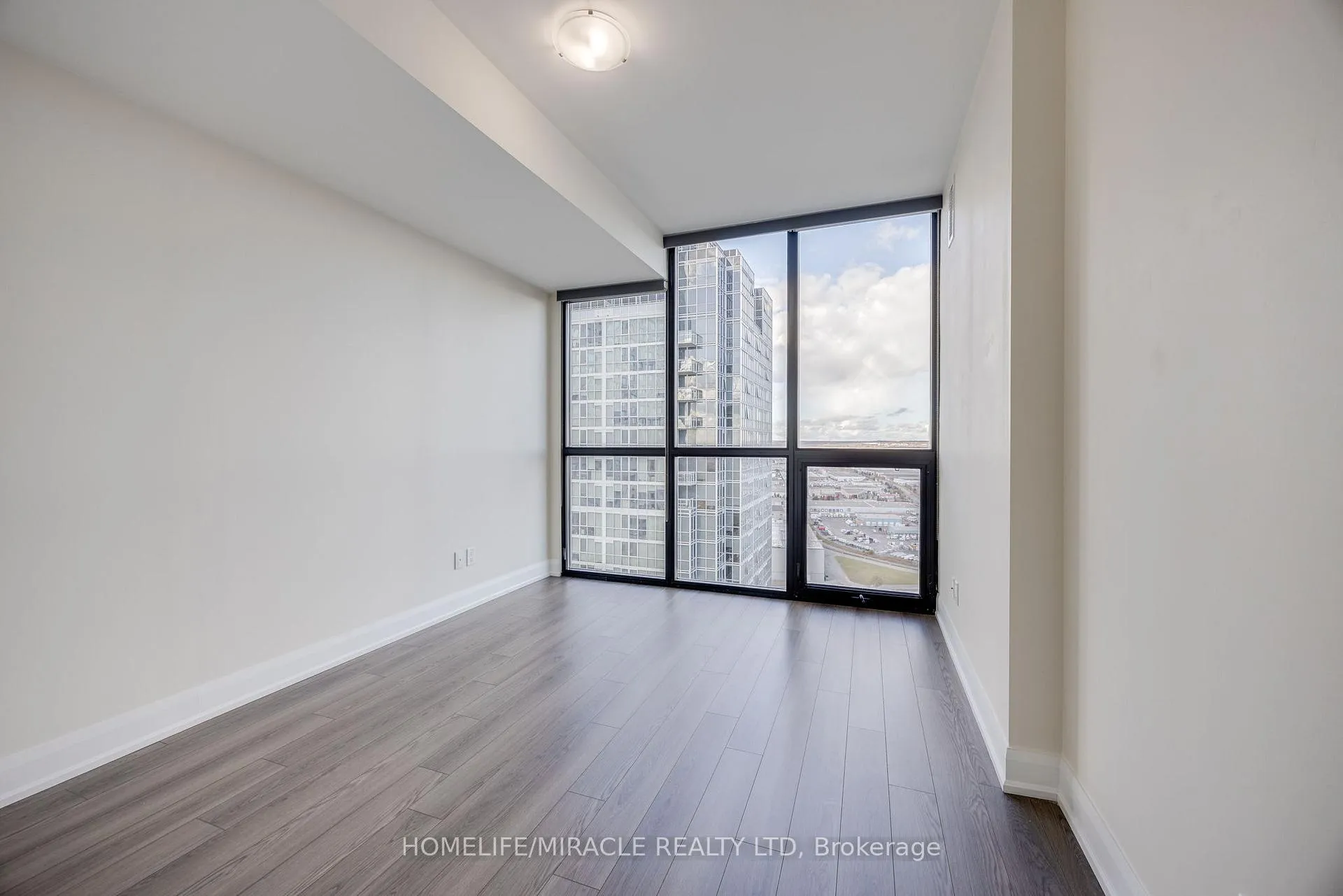 Photo 21 of Unit 3307, 2910 Highway 7 Road, Vaughan, Concord — HOMEH