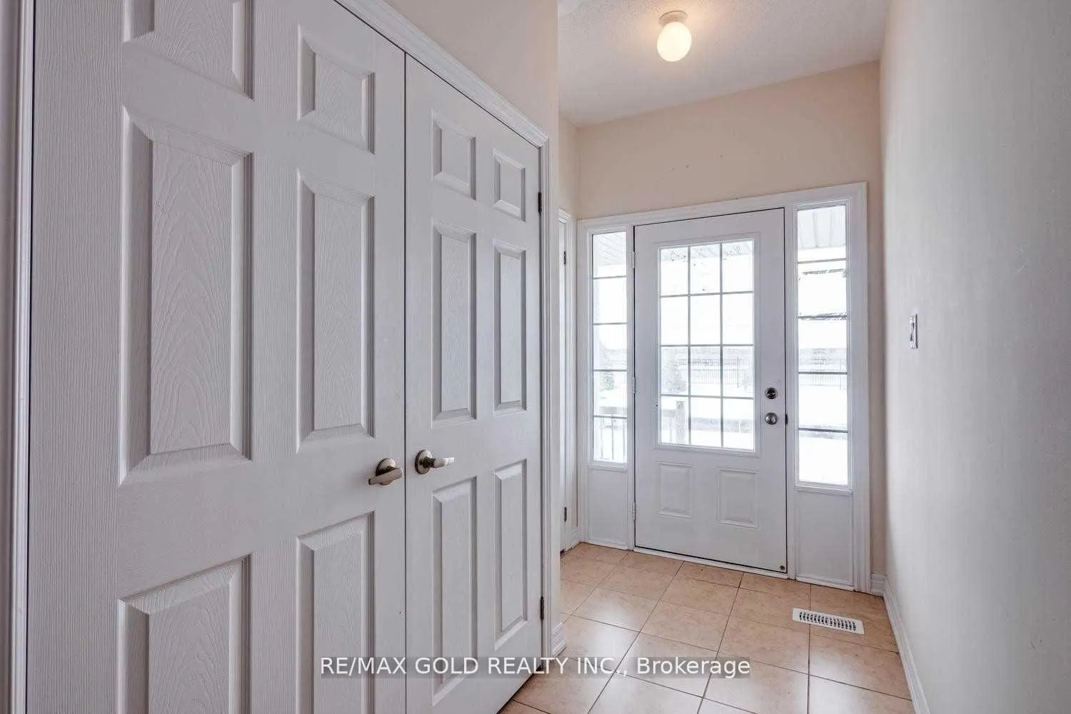 Photo 2 of Unit Upper, 71 Lanark Circle, Brampton, Credit Valley — HOMEH