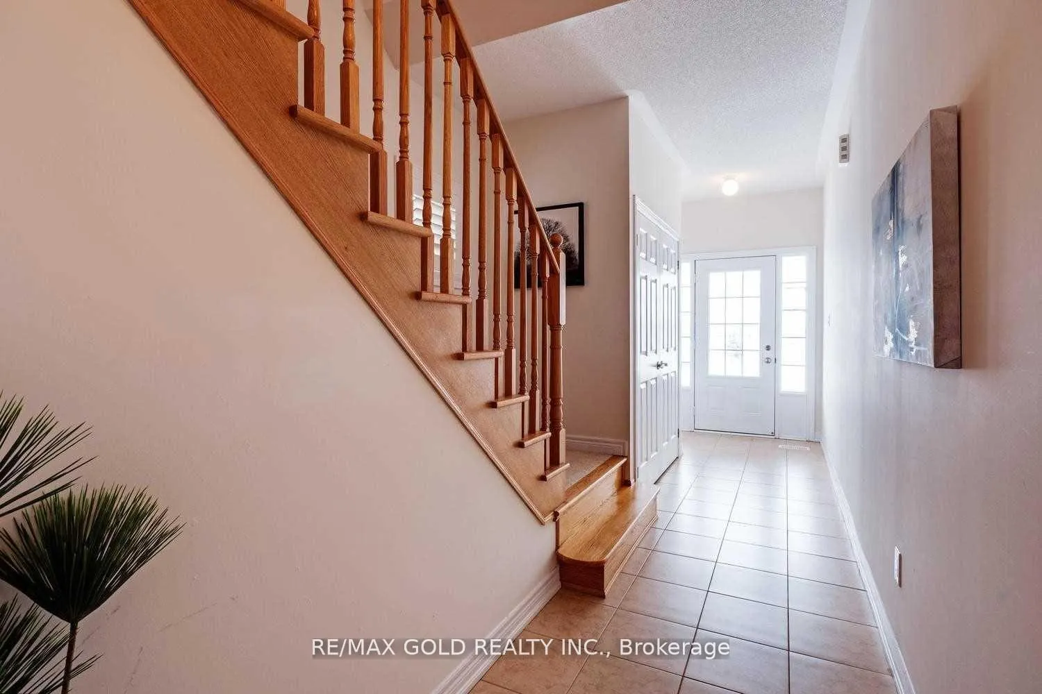 Photo 3 of Unit Upper, 71 Lanark Circle, Brampton, Credit Valley — HOMEH
