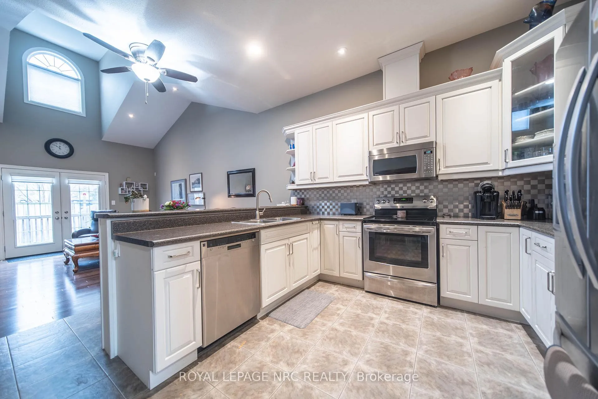 Photo 4 of Unit 4, 3232 Montrose Road, Niagara Falls, Mt. Carmel — HOMEH