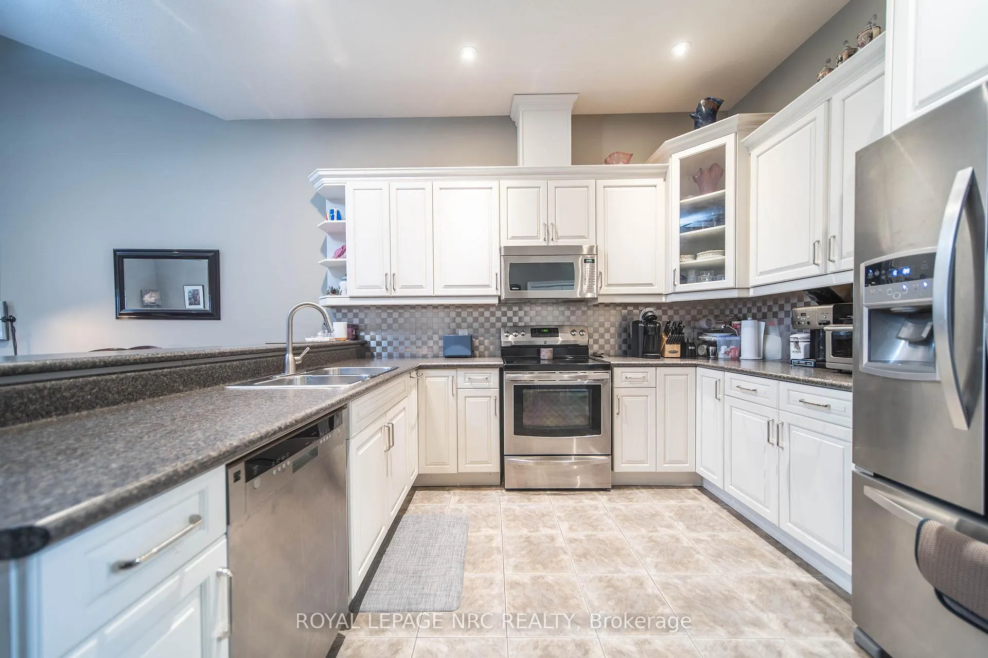 Photo 7 of Unit 4, 3232 Montrose Road, Niagara Falls, Mt. Carmel — HOMEH