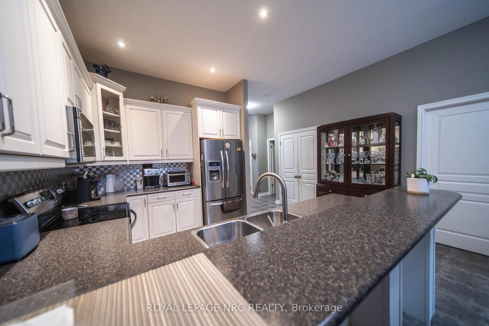 Photo 8 of Unit 4, 3232 Montrose Road, Niagara Falls, Mt. Carmel — HOMEH
