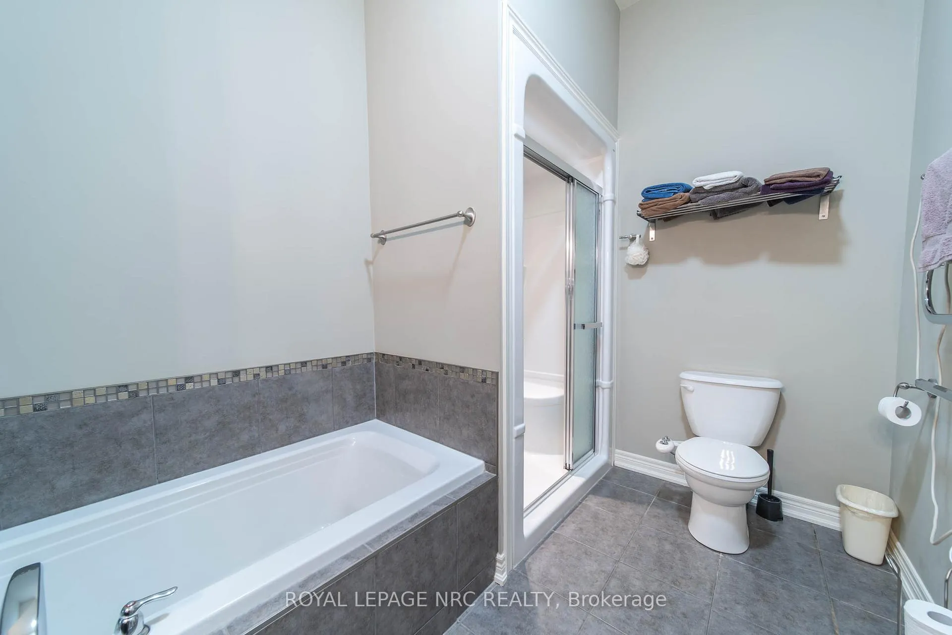 Photo 12 of Unit 4, 3232 Montrose Road, Niagara Falls, Mt. Carmel — HOMEH