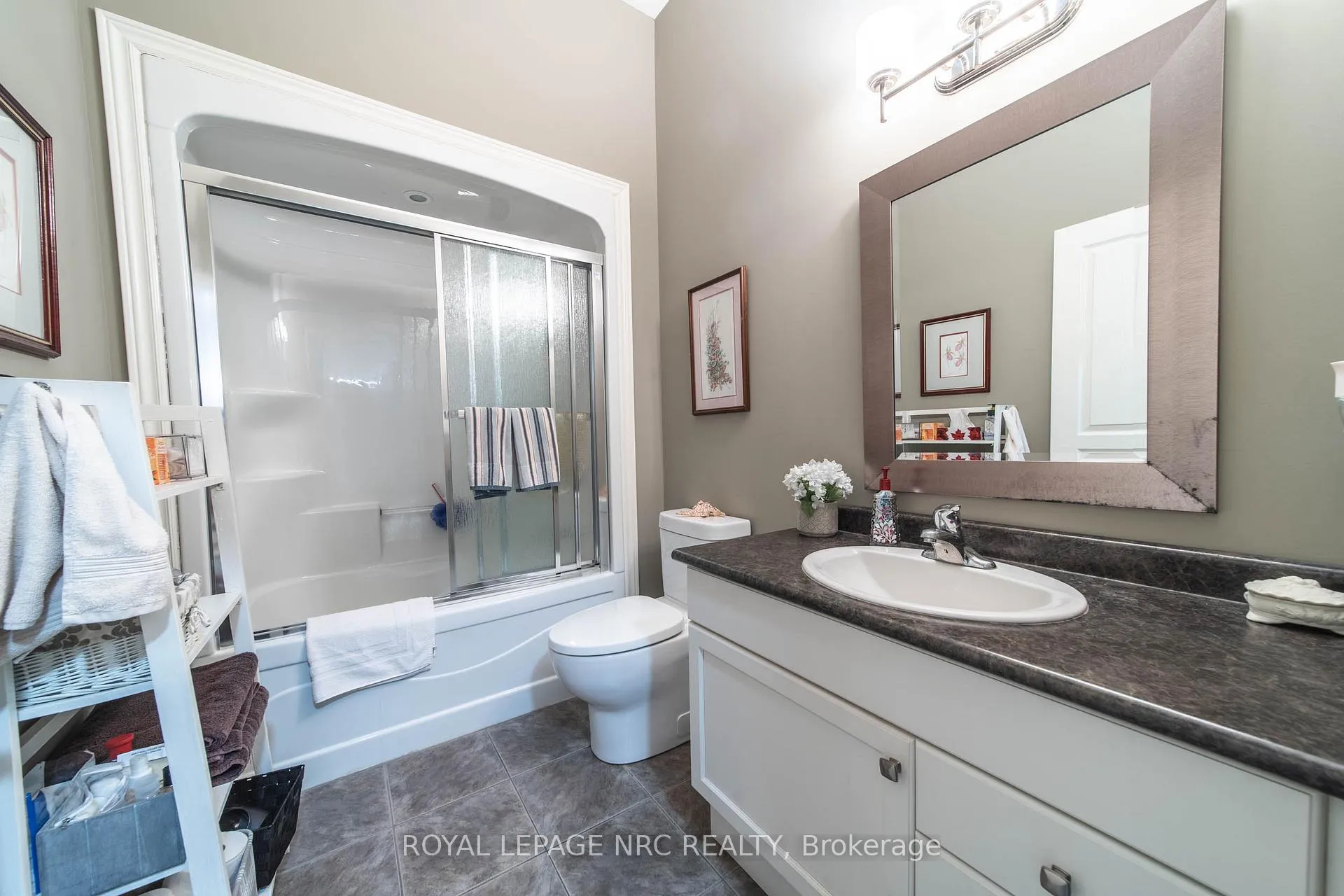 Photo 14 of Unit 4, 3232 Montrose Road, Niagara Falls, Mt. Carmel — HOMEH