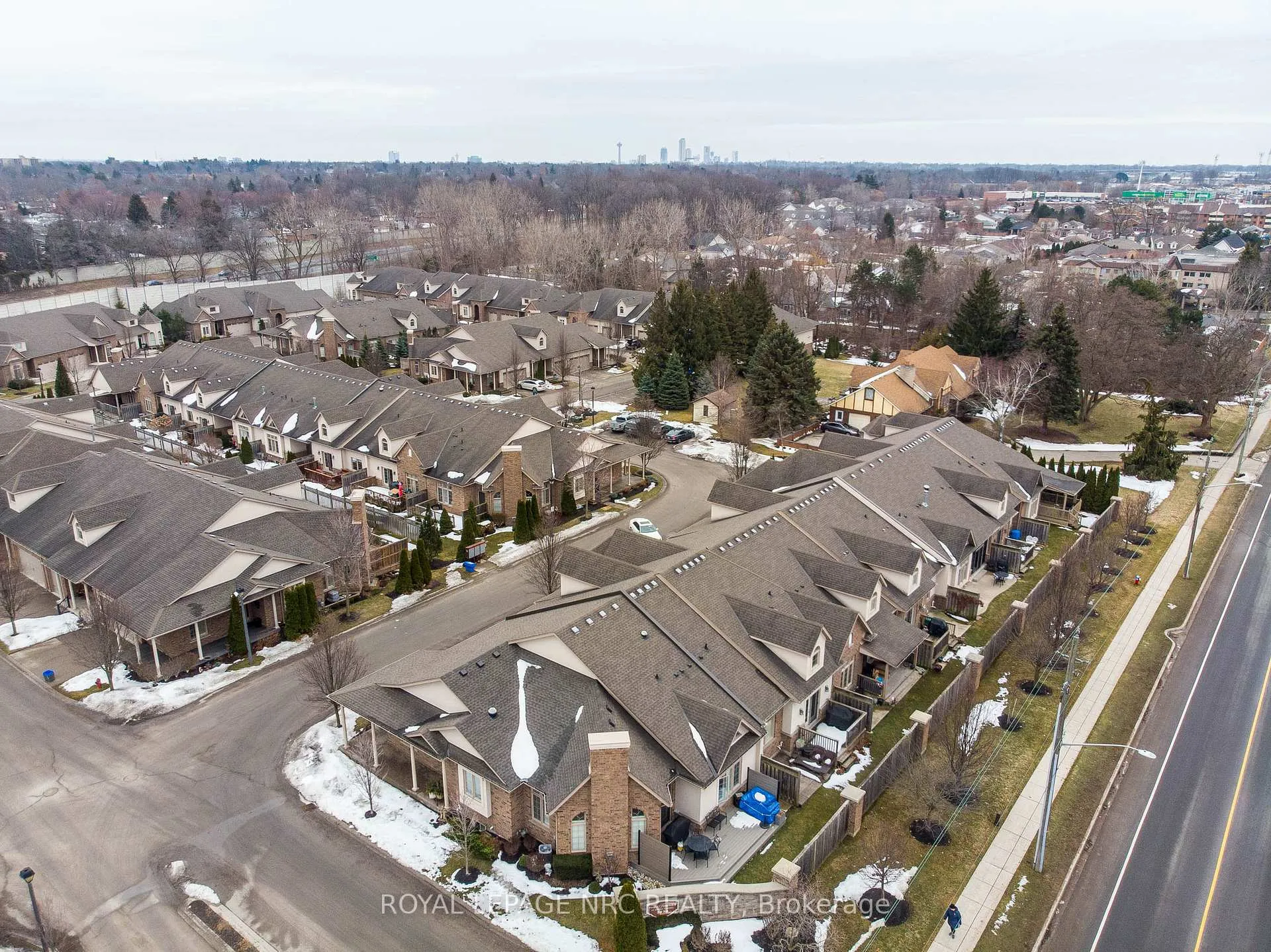 Photo 23 of Unit 4, 3232 Montrose Road, Niagara Falls, Mt. Carmel — HOMEH