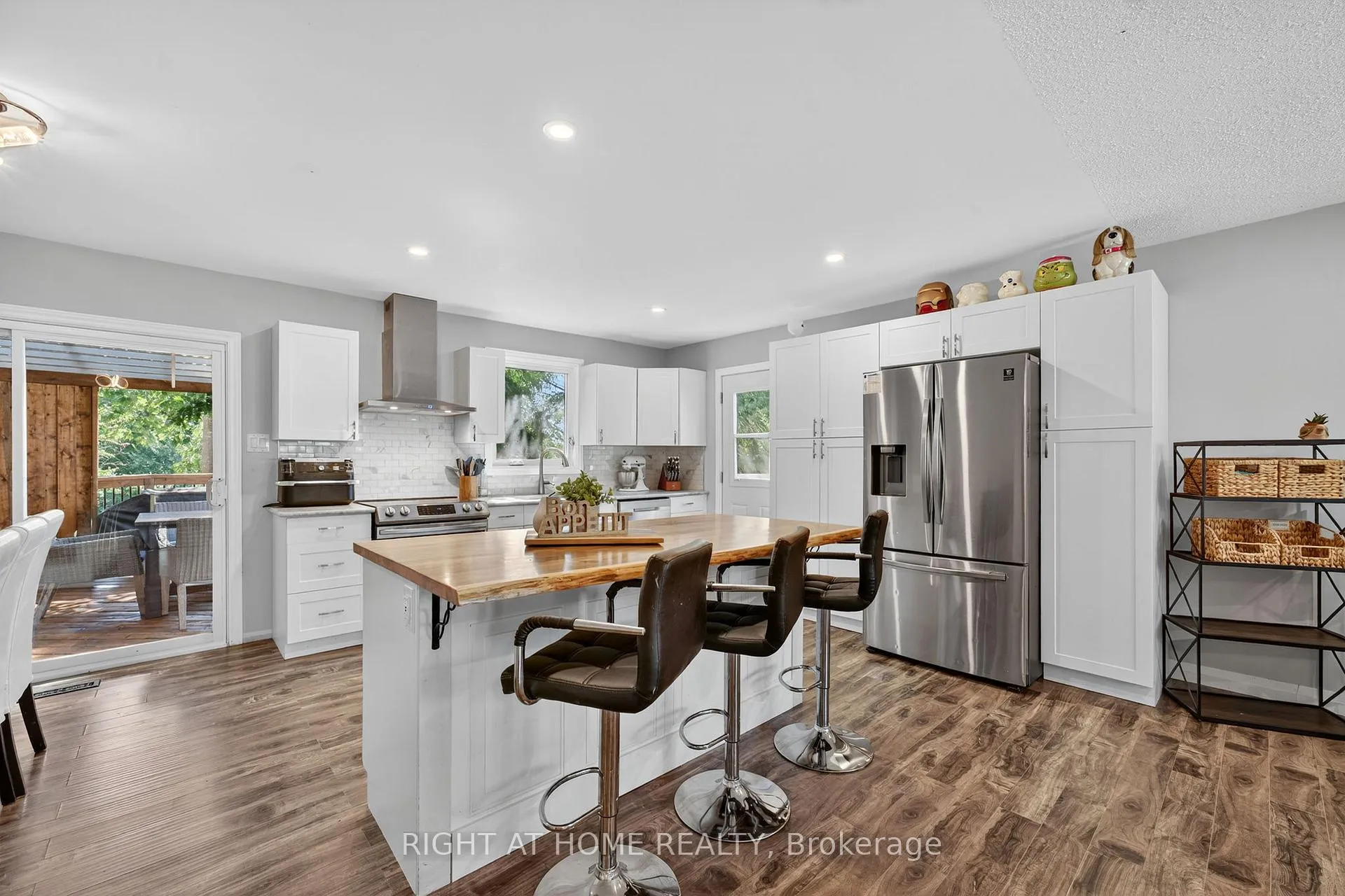 Photo 5 of 2220 Richardson Street, Innisfil, Stroud — HOMEH