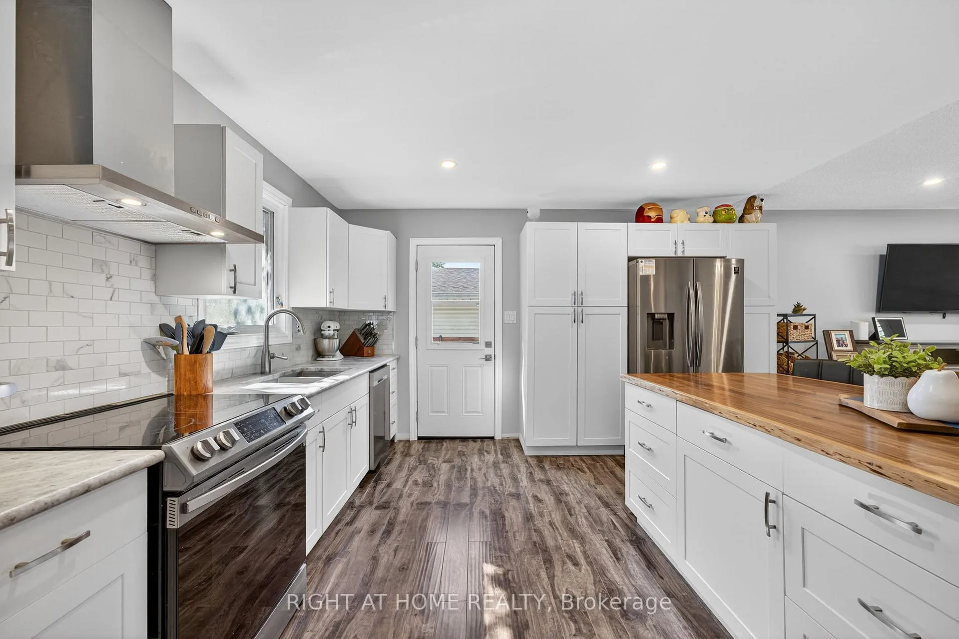 Photo 6 of 2220 Richardson Street, Innisfil, Stroud — HOMEH