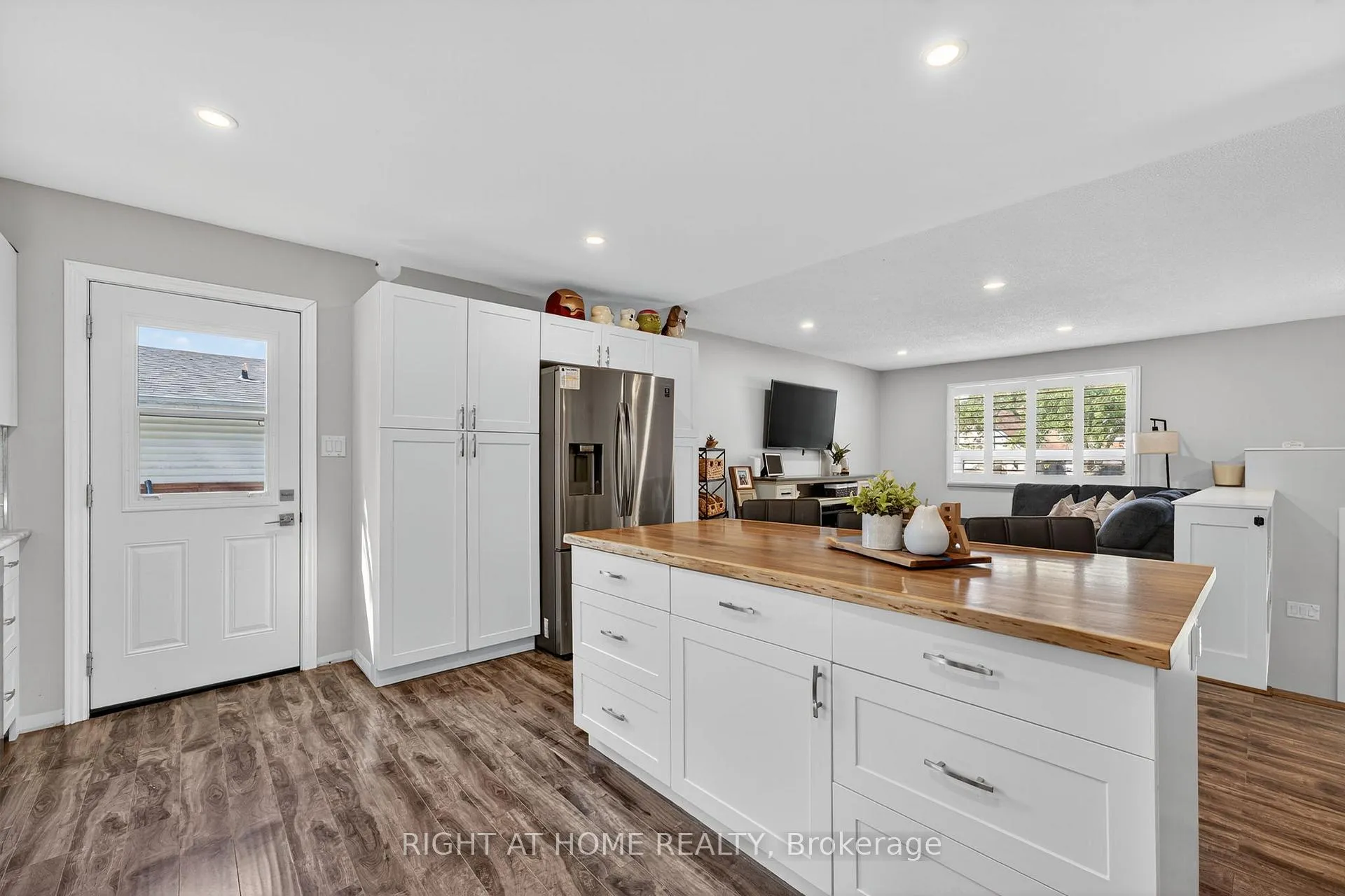 Photo 7 of 2220 Richardson Street, Innisfil, Stroud — HOMEH