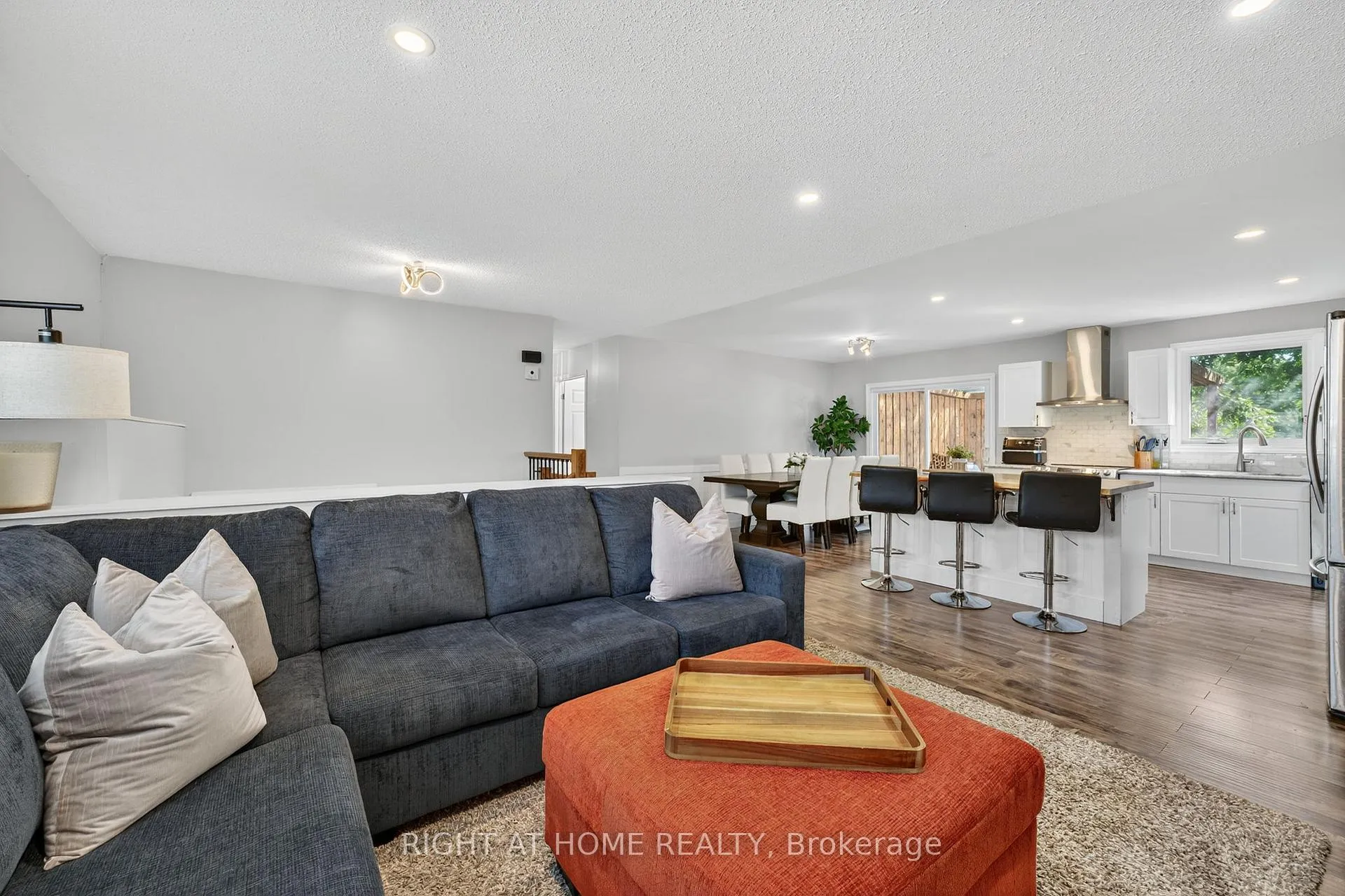 Photo 9 of 2220 Richardson Street, Innisfil, Stroud — HOMEH