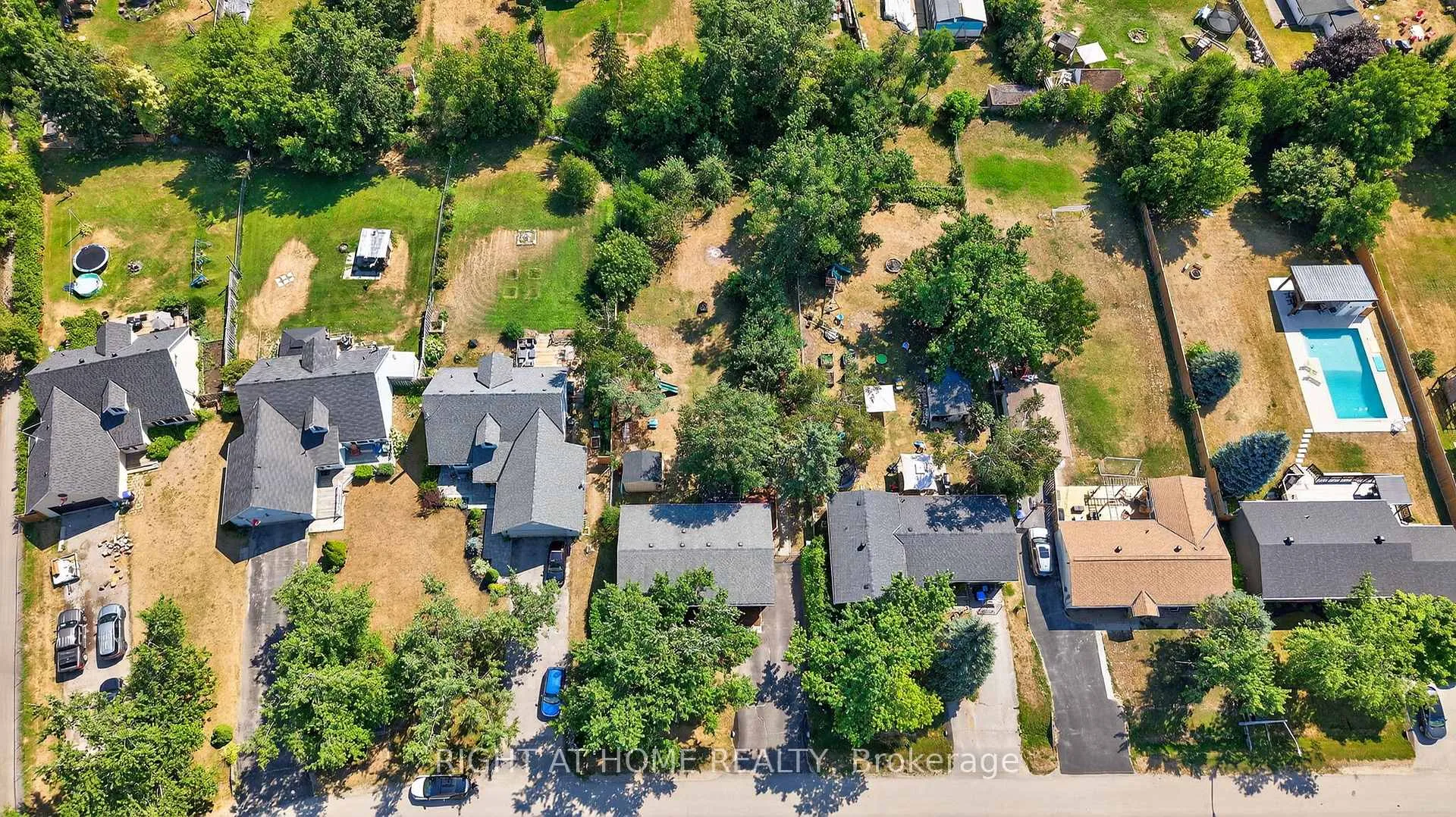 Photo 18 of 2220 Richardson Street, Innisfil, Stroud — HOMEH