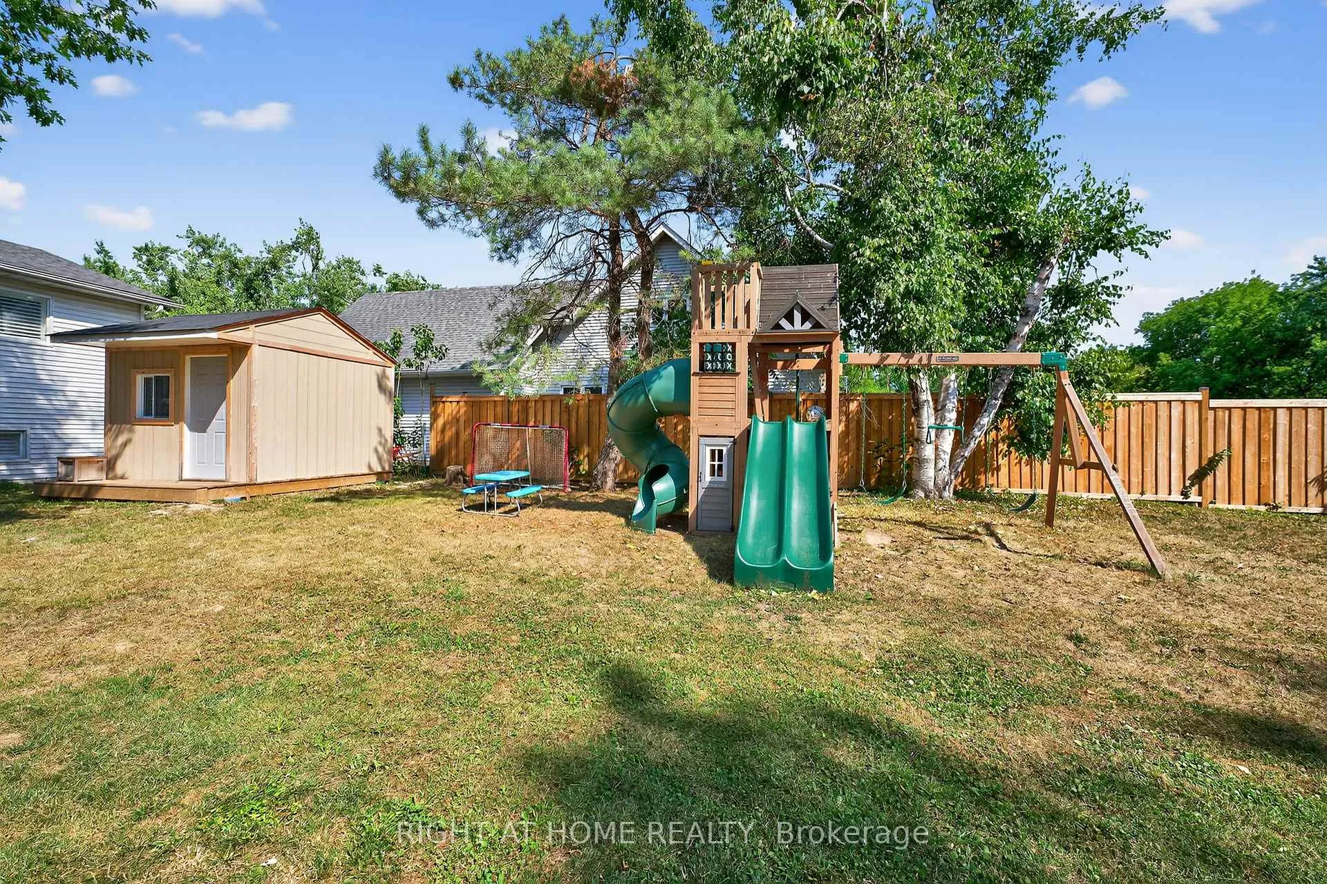 Photo 20 of 2220 Richardson Street, Innisfil, Stroud — HOMEH