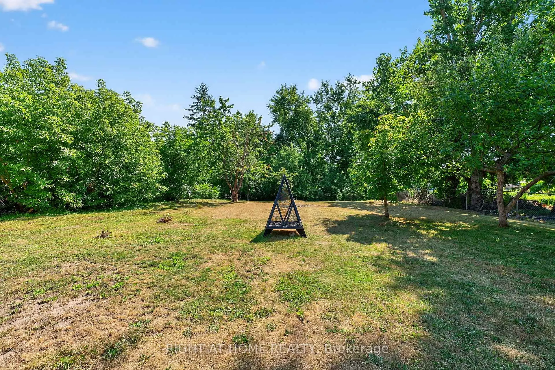 Photo 21 of 2220 Richardson Street, Innisfil, Stroud — HOMEH
