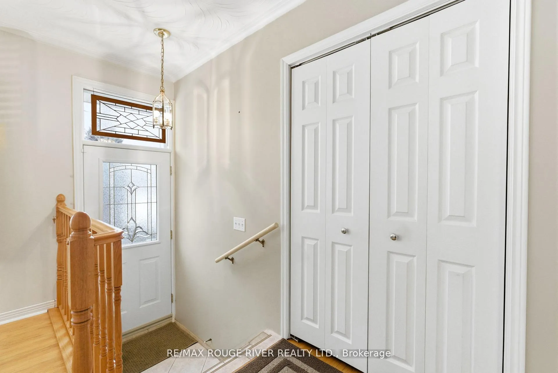 Photo 3 of 419 Cochrane Street, Whitby, Downtown Whitby — HOMEH