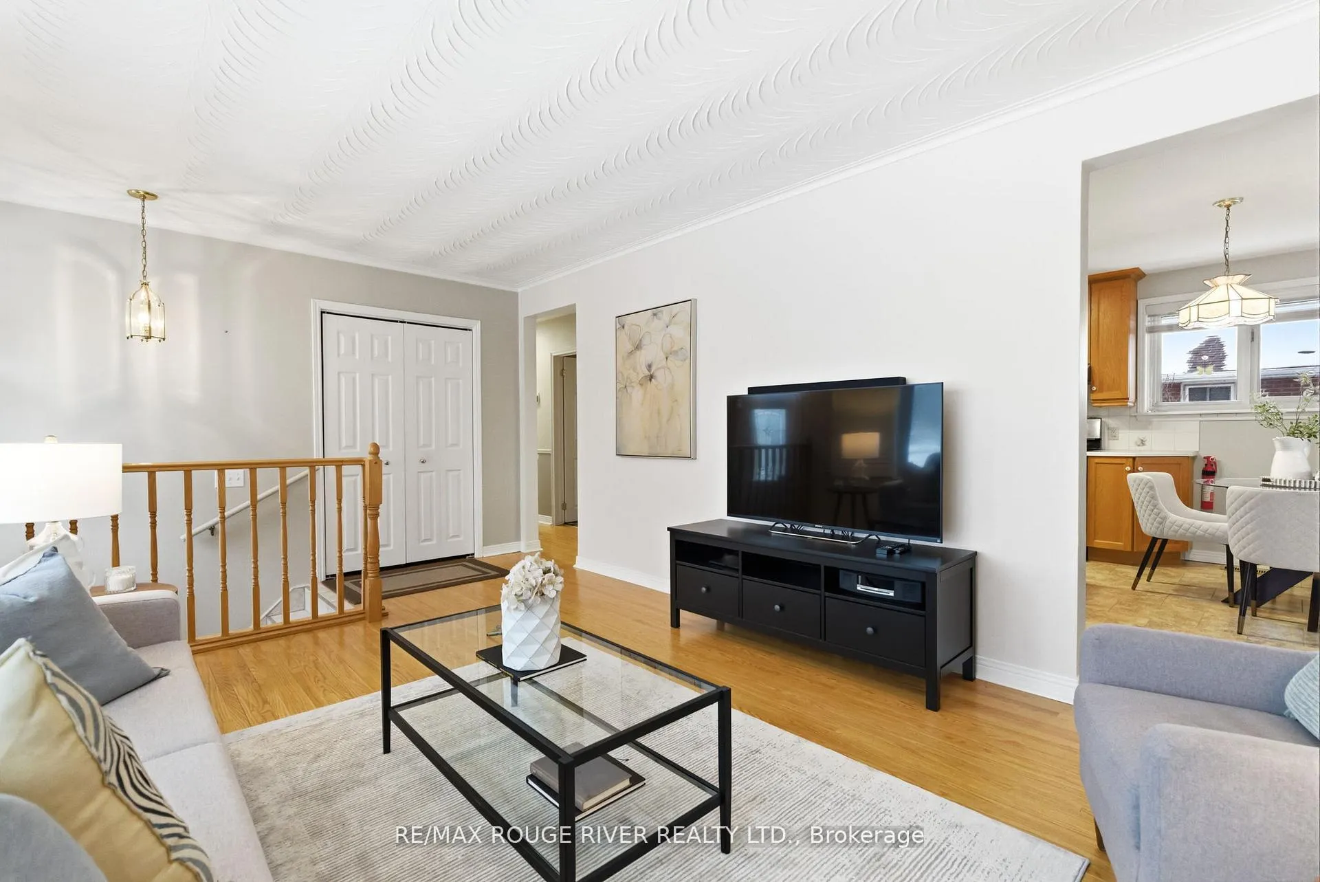 Photo 8 of 419 Cochrane Street, Whitby, Downtown Whitby — HOMEH